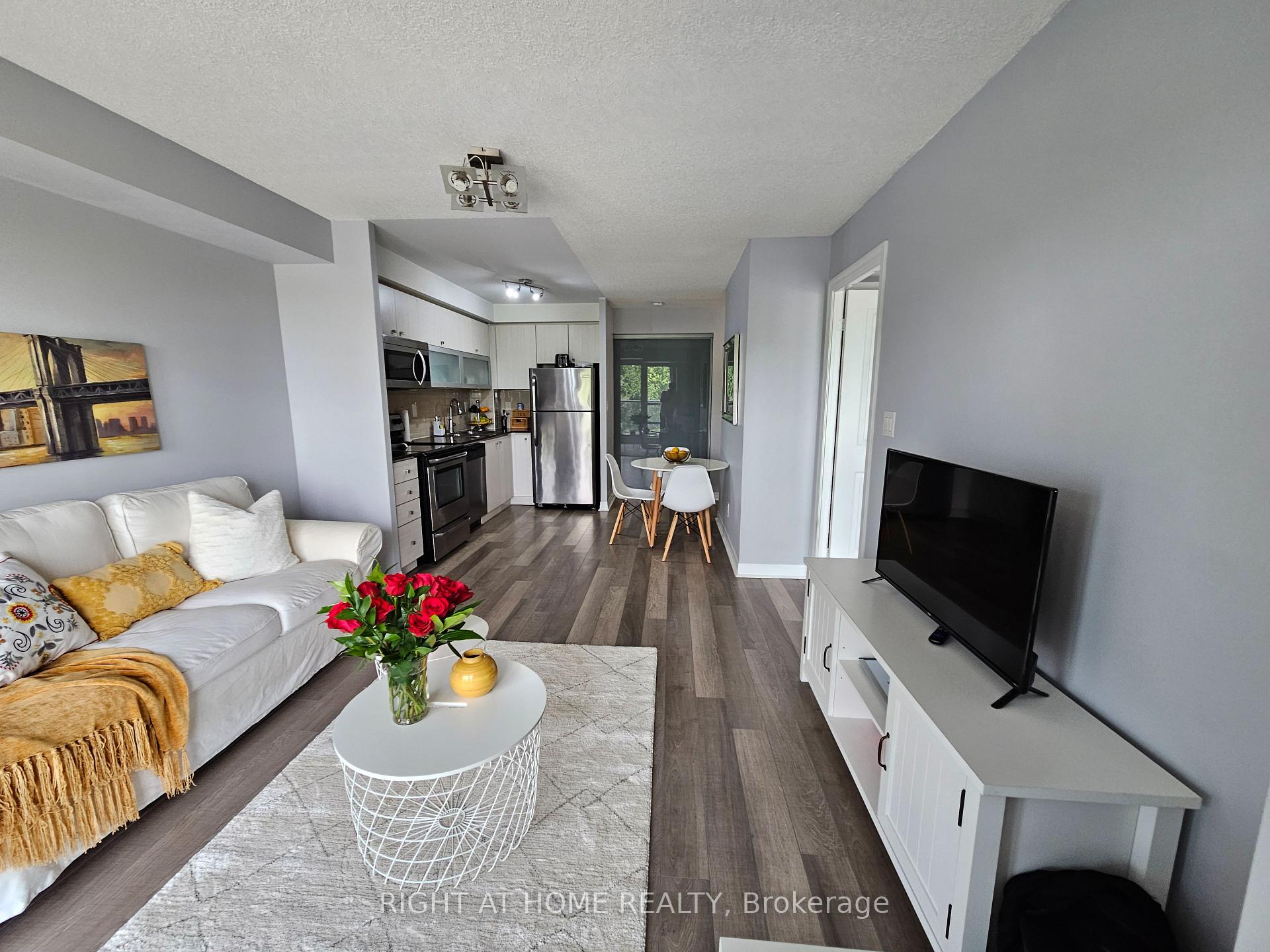 Photo 14 of Unit 307, 2015 Sheppard Avenue E, North York, Henry Farm — HOMEH