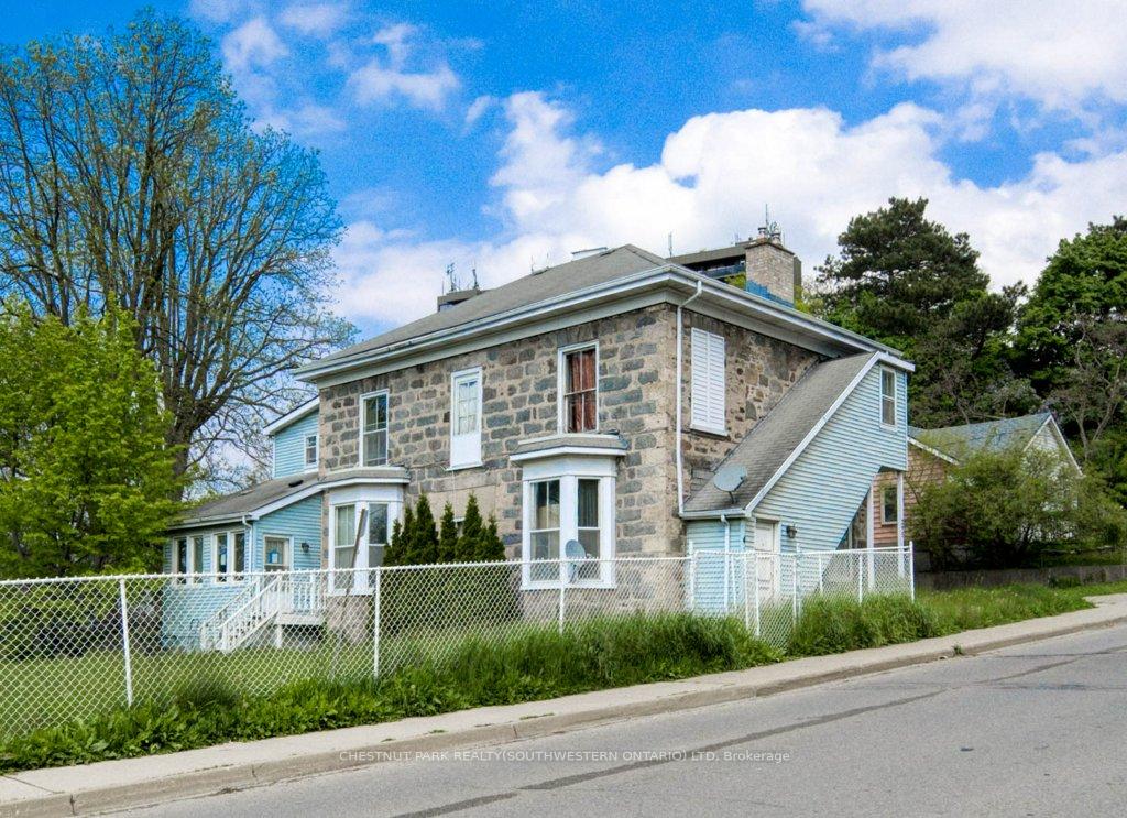 Photo of 245 Ainslie Street S