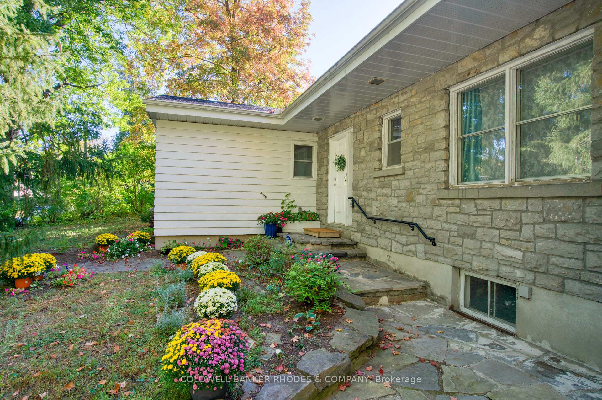 Photo 2 of 60 Mariposa Avenue, Ottawa, Rockcliffe — HOMEH