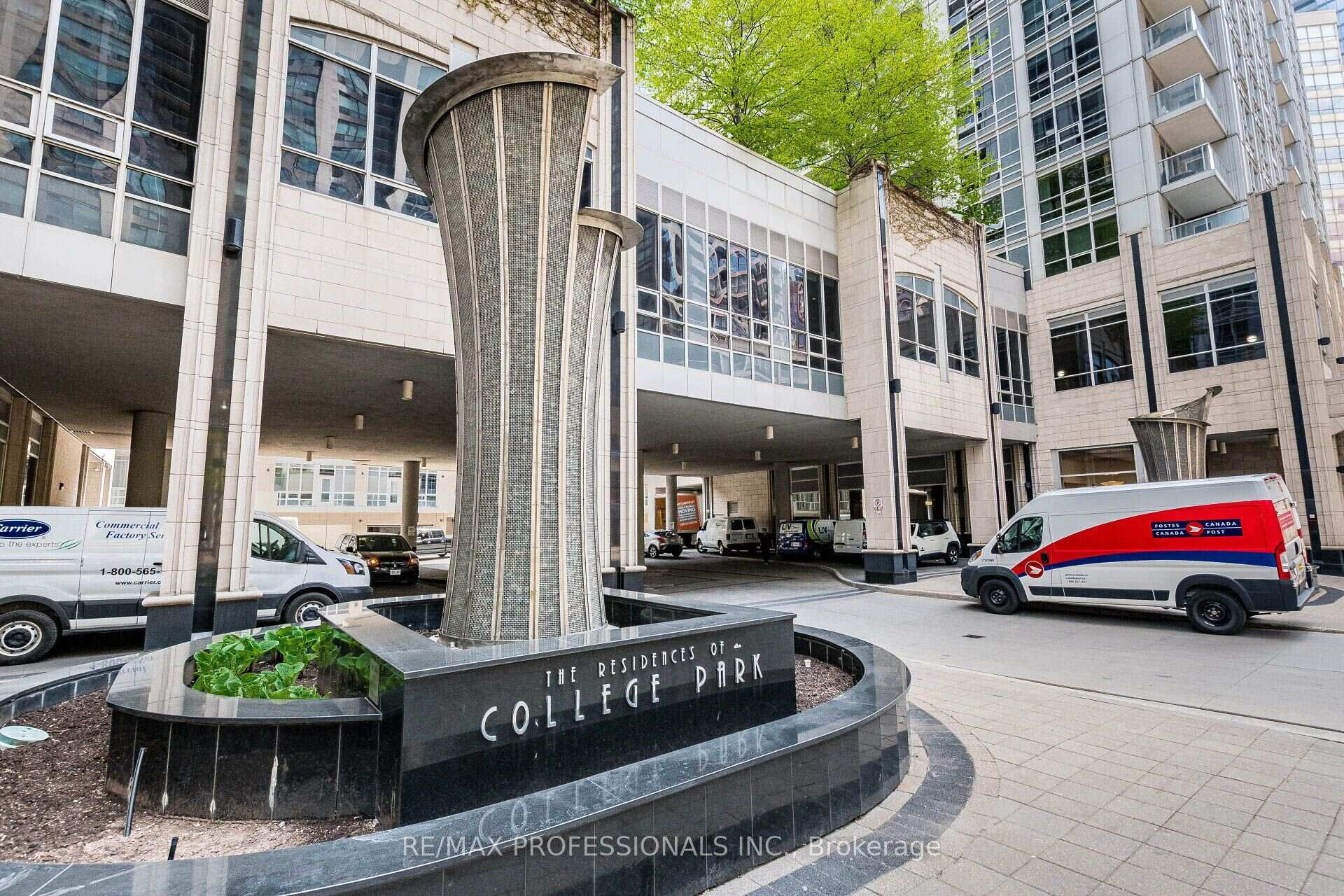 Photo 2 of Unit 915, 763 Bay Street, Toronto, Bay Street Corridor — HOMEH