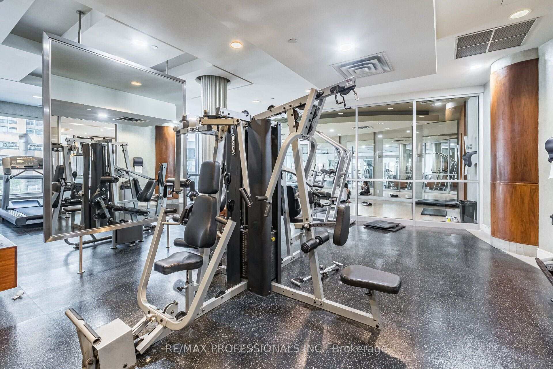 Photo 5 of Unit 915, 763 Bay Street, Toronto, Bay Street Corridor — HOMEH