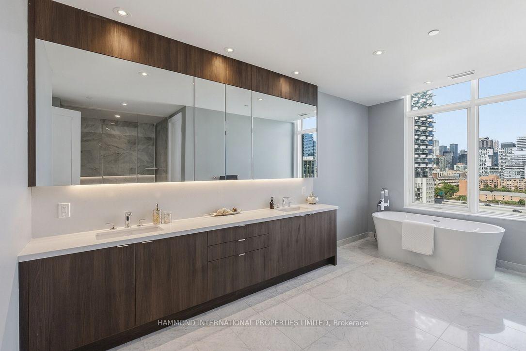 Photo 11 of Unit SPH10, 1 Edgewater Drive, Toronto, Waterfront Communities — HOMEH