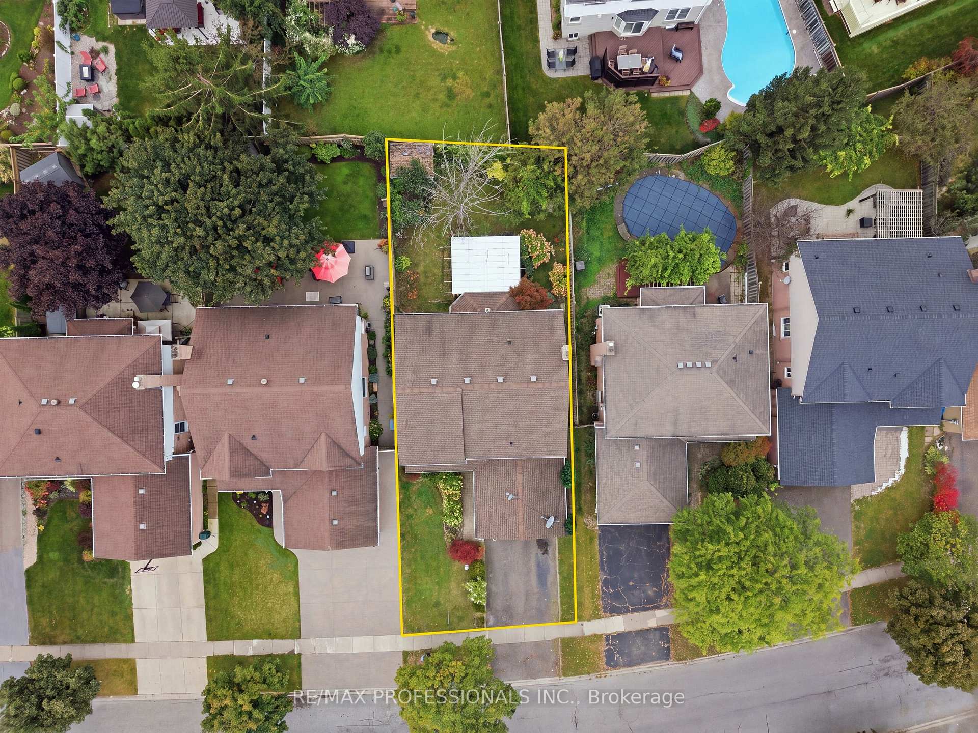 Photo 2 of 15 Strada Boulevard, St. Catharines, Rykert/Vansickle — HOMEH