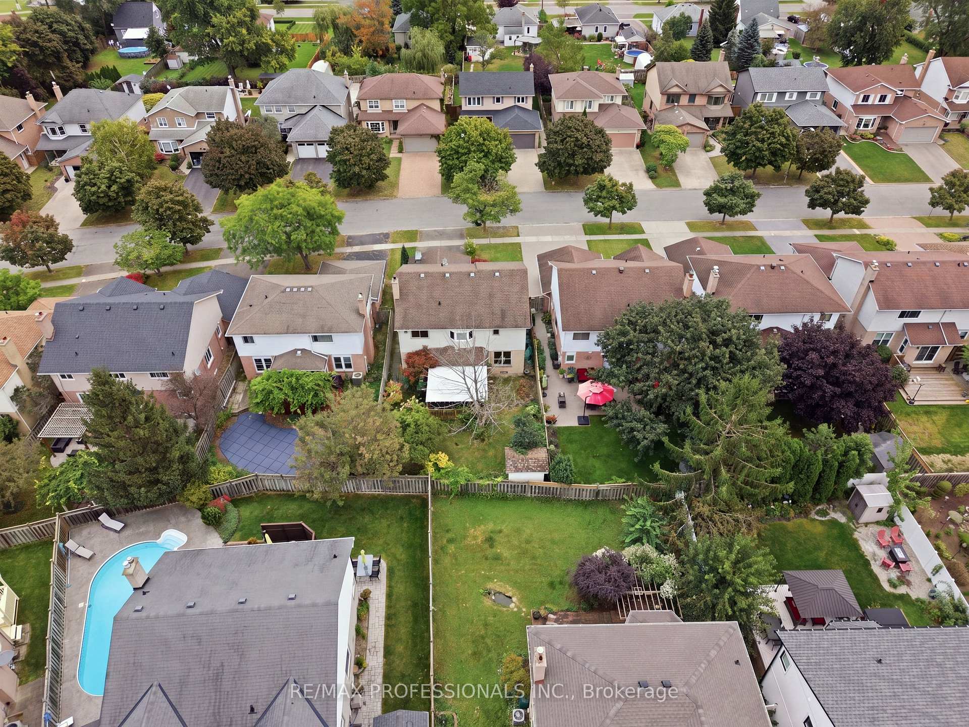 Photo 7 of 15 Strada Boulevard, St. Catharines, Rykert/Vansickle — HOMEH