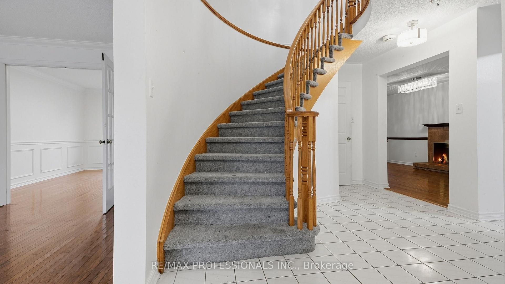 Photo 9 of 15 Strada Boulevard, St. Catharines, Rykert/Vansickle — HOMEH