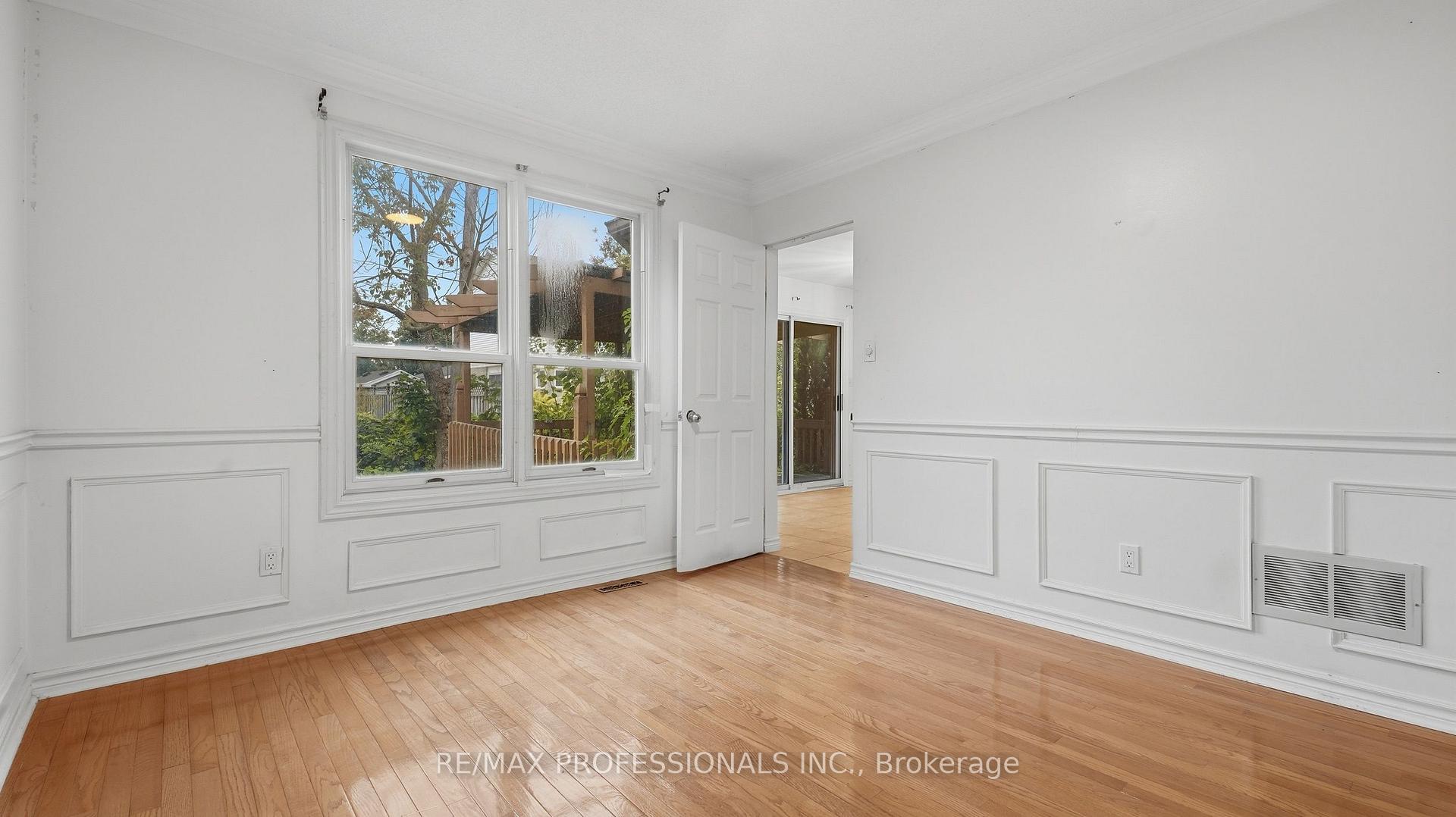 Photo 11 of 15 Strada Boulevard, St. Catharines, Rykert/Vansickle — HOMEH