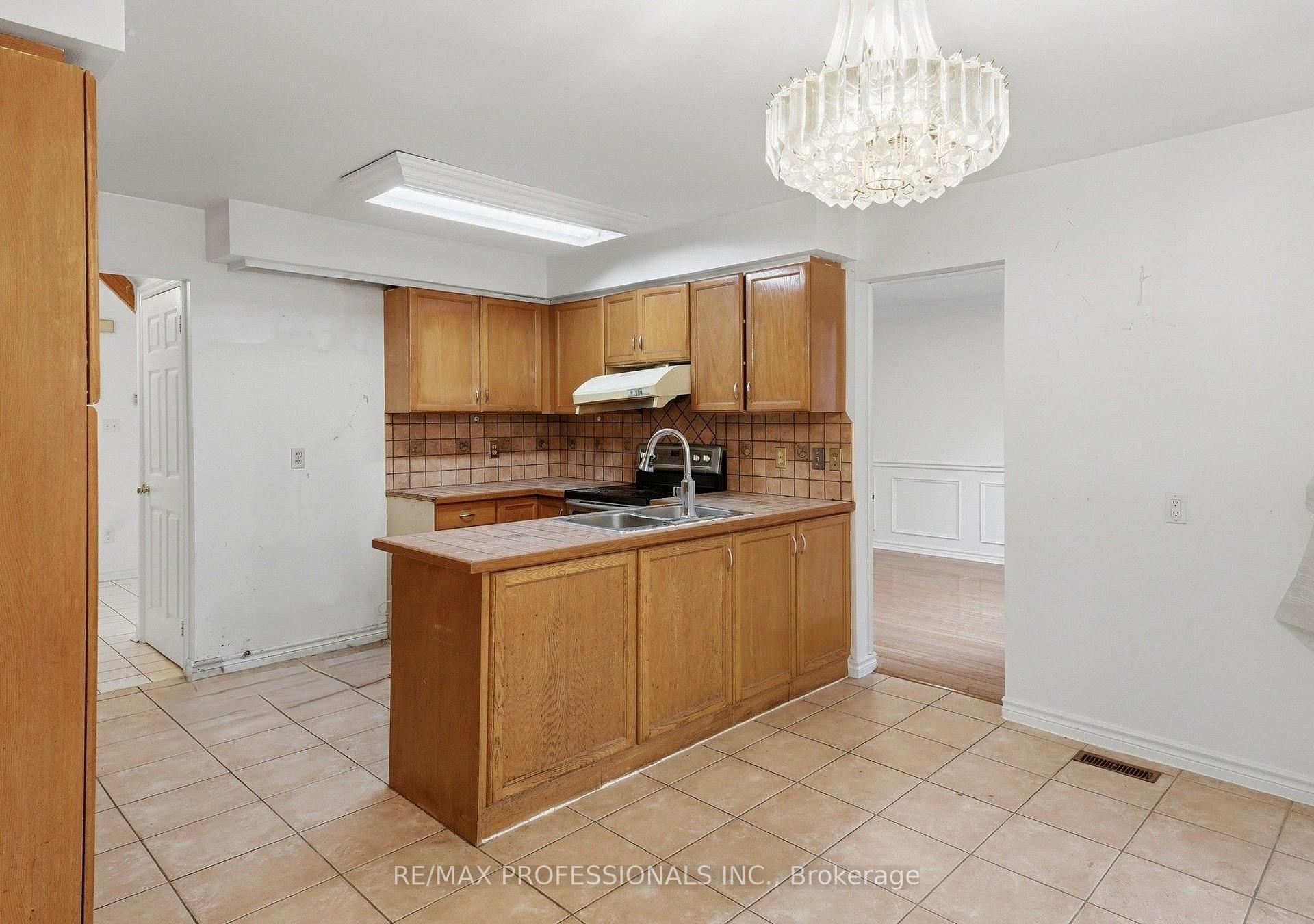 Photo 17 of 15 Strada Boulevard, St. Catharines, Rykert/Vansickle — HOMEH