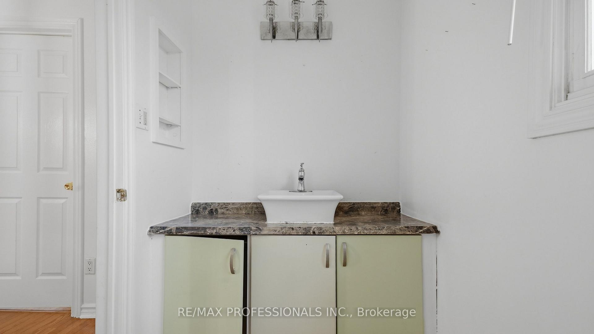 Photo 19 of 15 Strada Boulevard, St. Catharines, Rykert/Vansickle — HOMEH