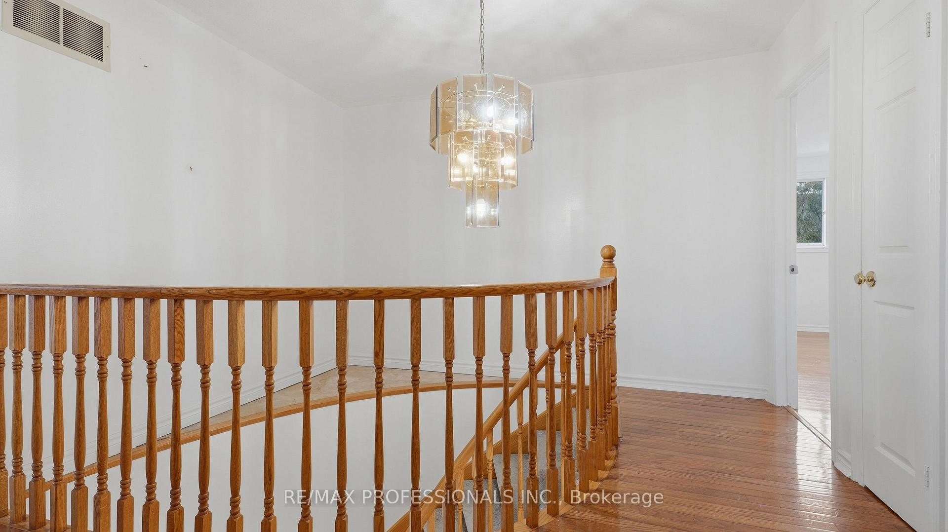 Photo 25 of 15 Strada Boulevard, St. Catharines, Rykert/Vansickle — HOMEH