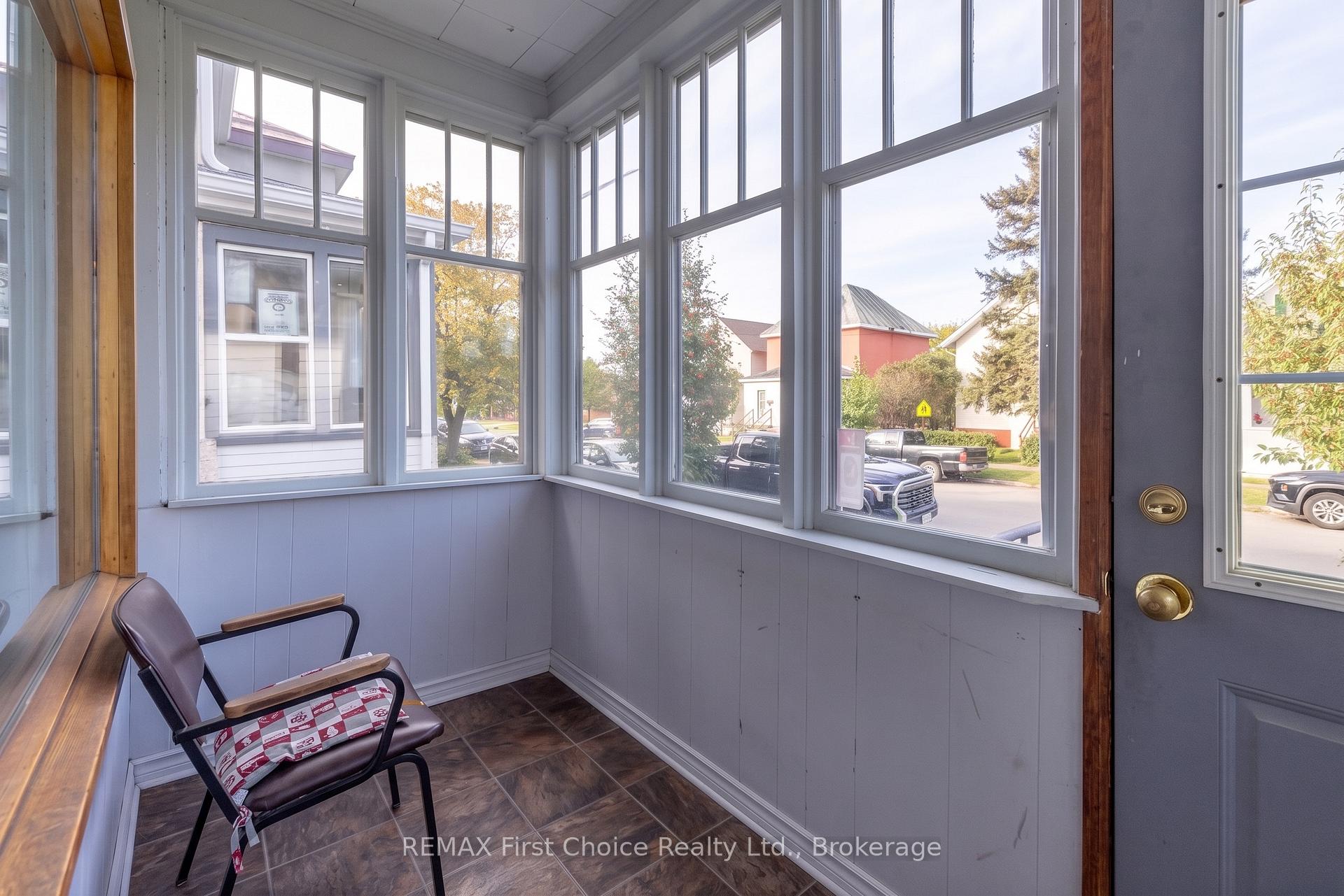 Photo 3 of 322 Ogden Street, Thunder Bay, East End — HOMEH