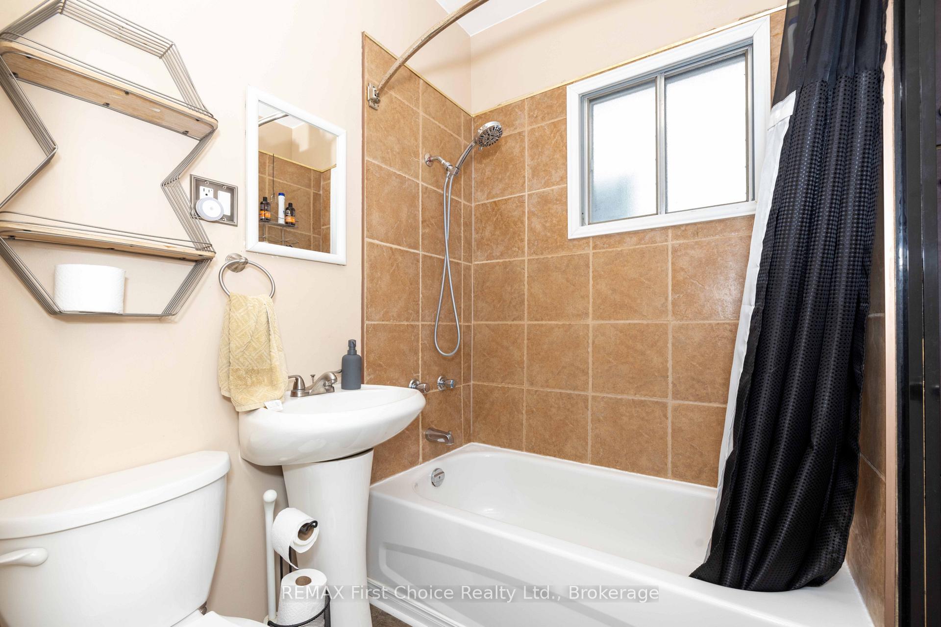 Photo 12 of 322 Ogden Street, Thunder Bay, East End — HOMEH