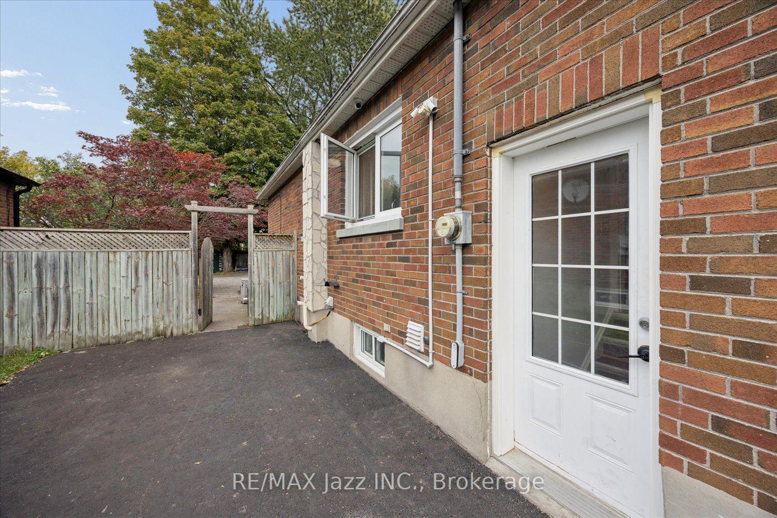 Photo 2 of 315 Cadillac Avenue S, Oshawa, Central — HOMEH