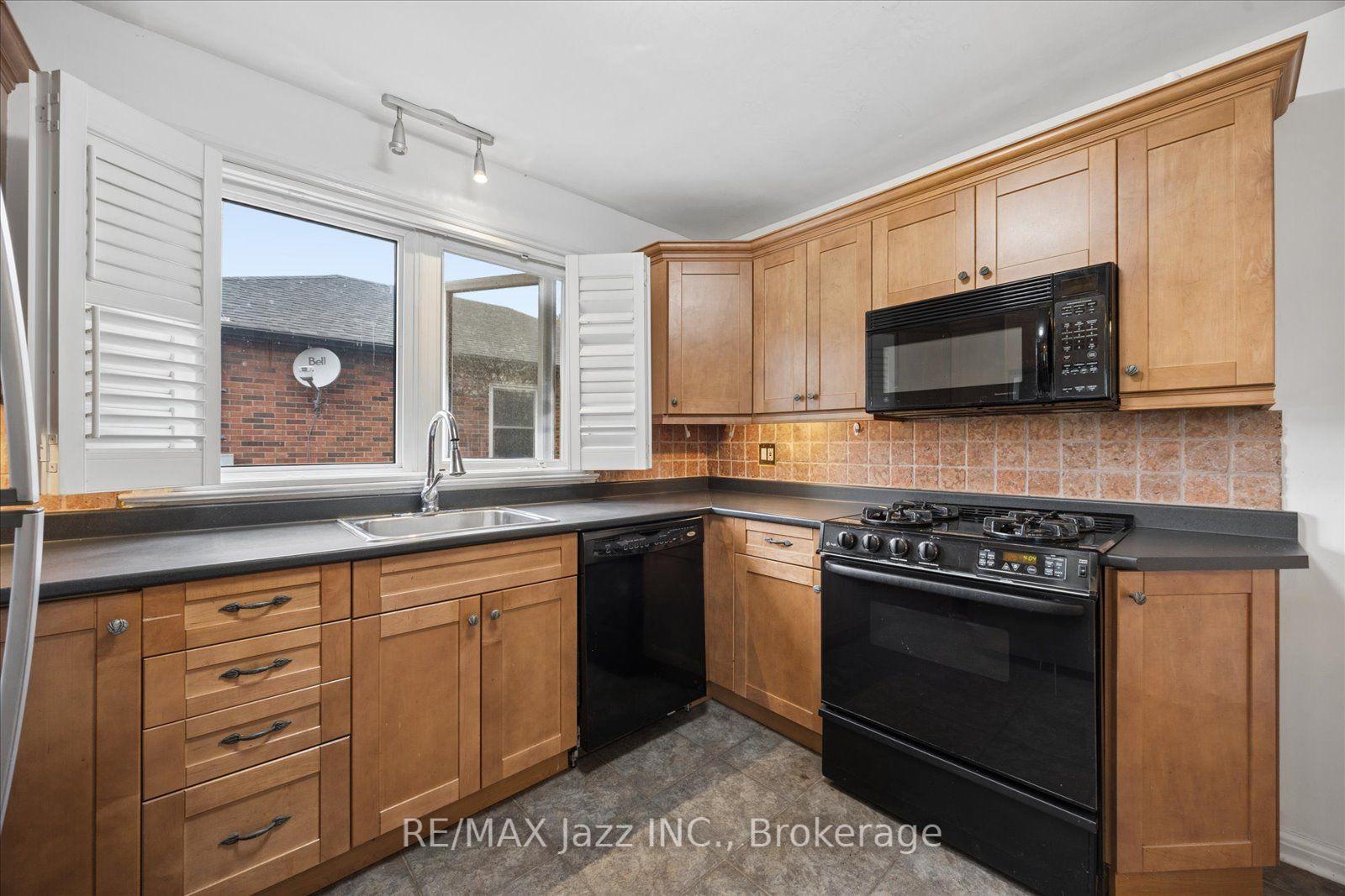 Photo 3 of 315 Cadillac Avenue S, Oshawa, Central — HOMEH