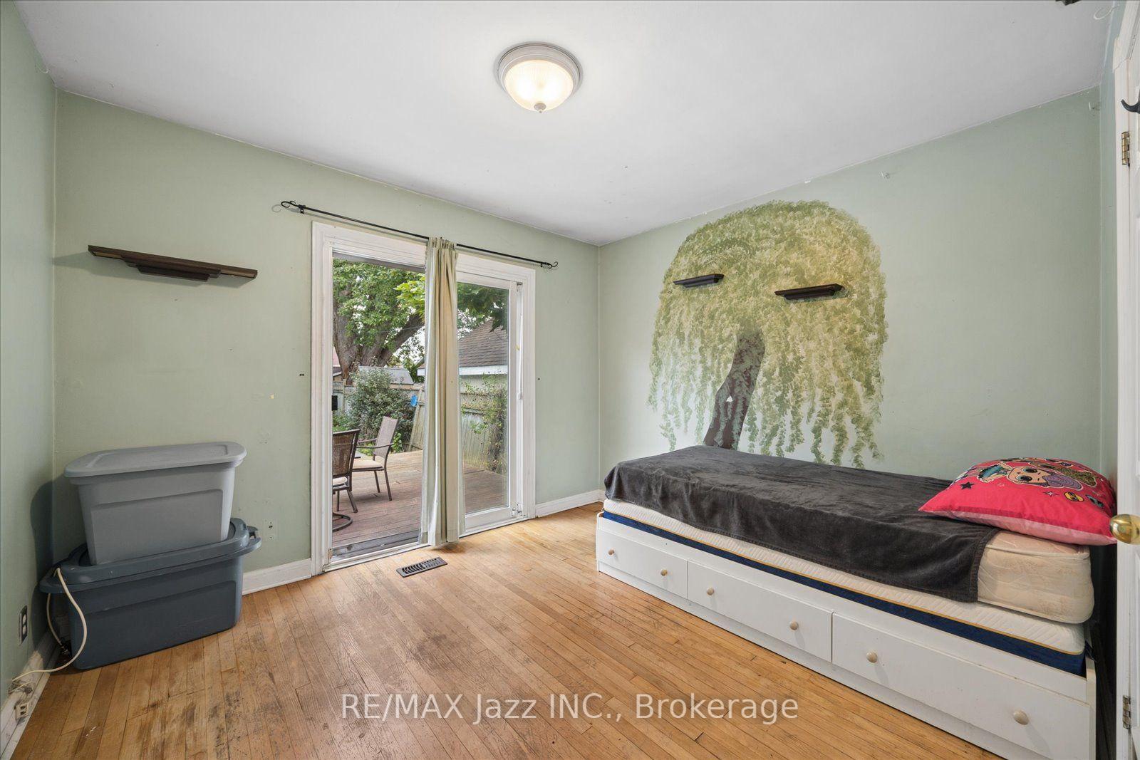 Photo 10 of 315 Cadillac Avenue S, Oshawa, Central — HOMEH