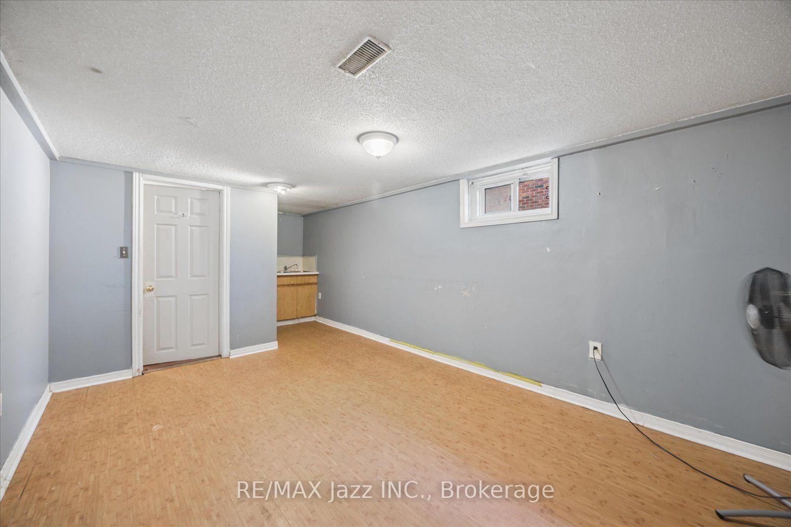 Photo 11 of 315 Cadillac Avenue S, Oshawa, Central — HOMEH