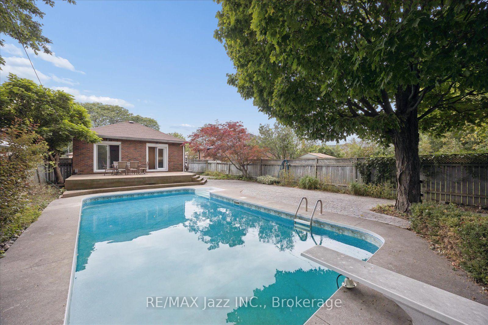Photo 16 of 315 Cadillac Avenue S, Oshawa, Central — HOMEH
