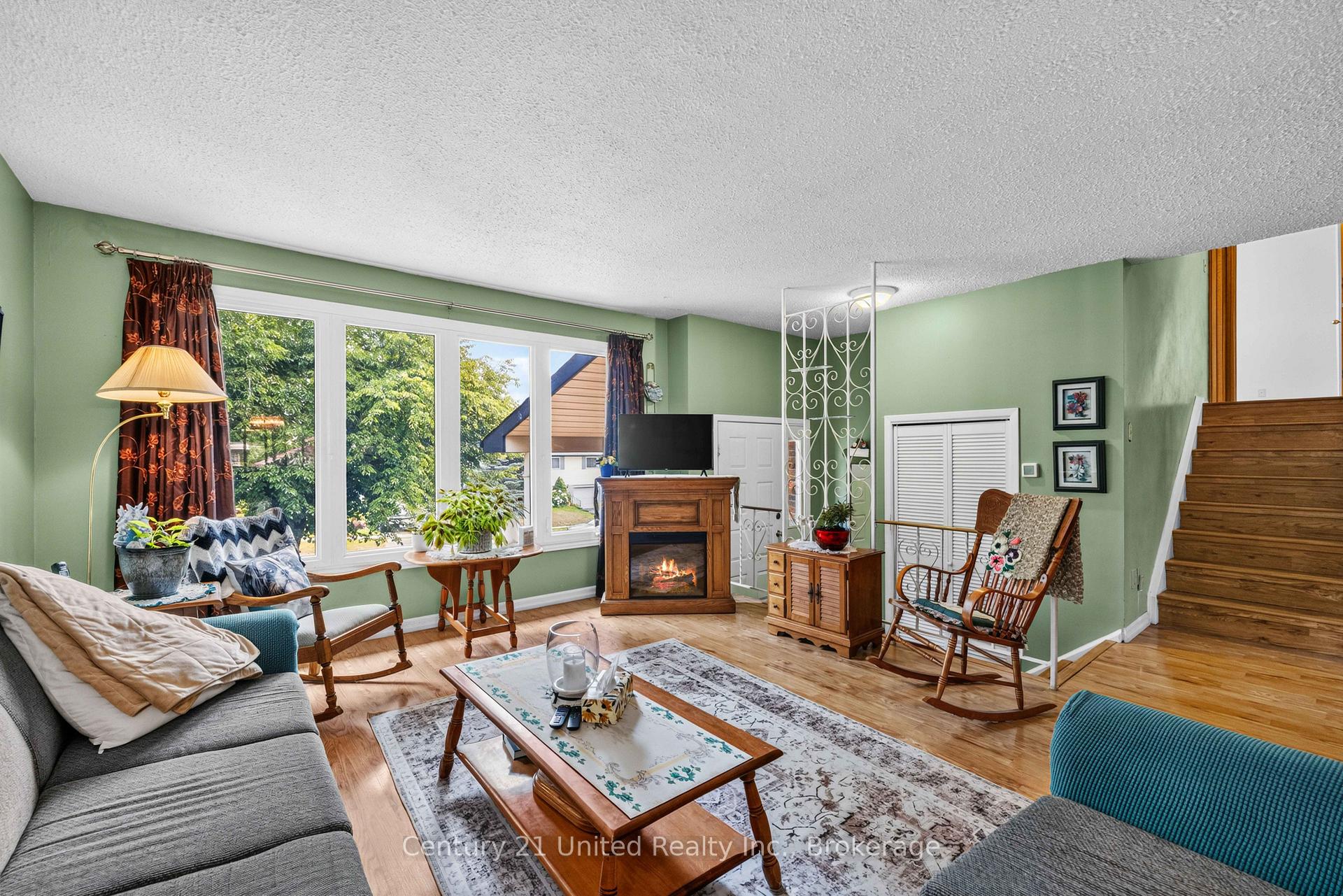 Photo 3 of 941 Golfview Road, Peterborough, Otonabee Ward 1 — HOMEH