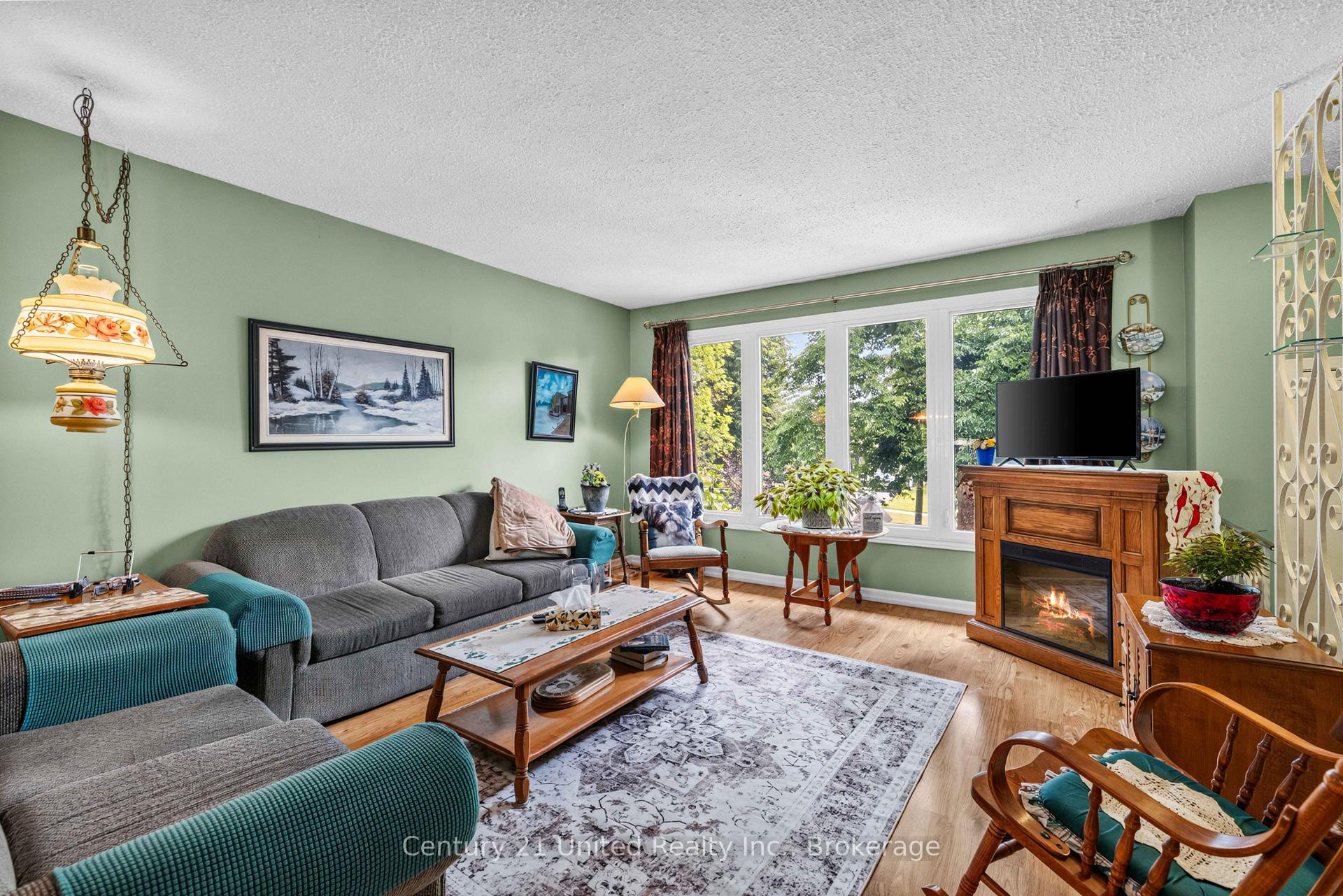 Photo 4 of 941 Golfview Road, Peterborough, Otonabee Ward 1 — HOMEH