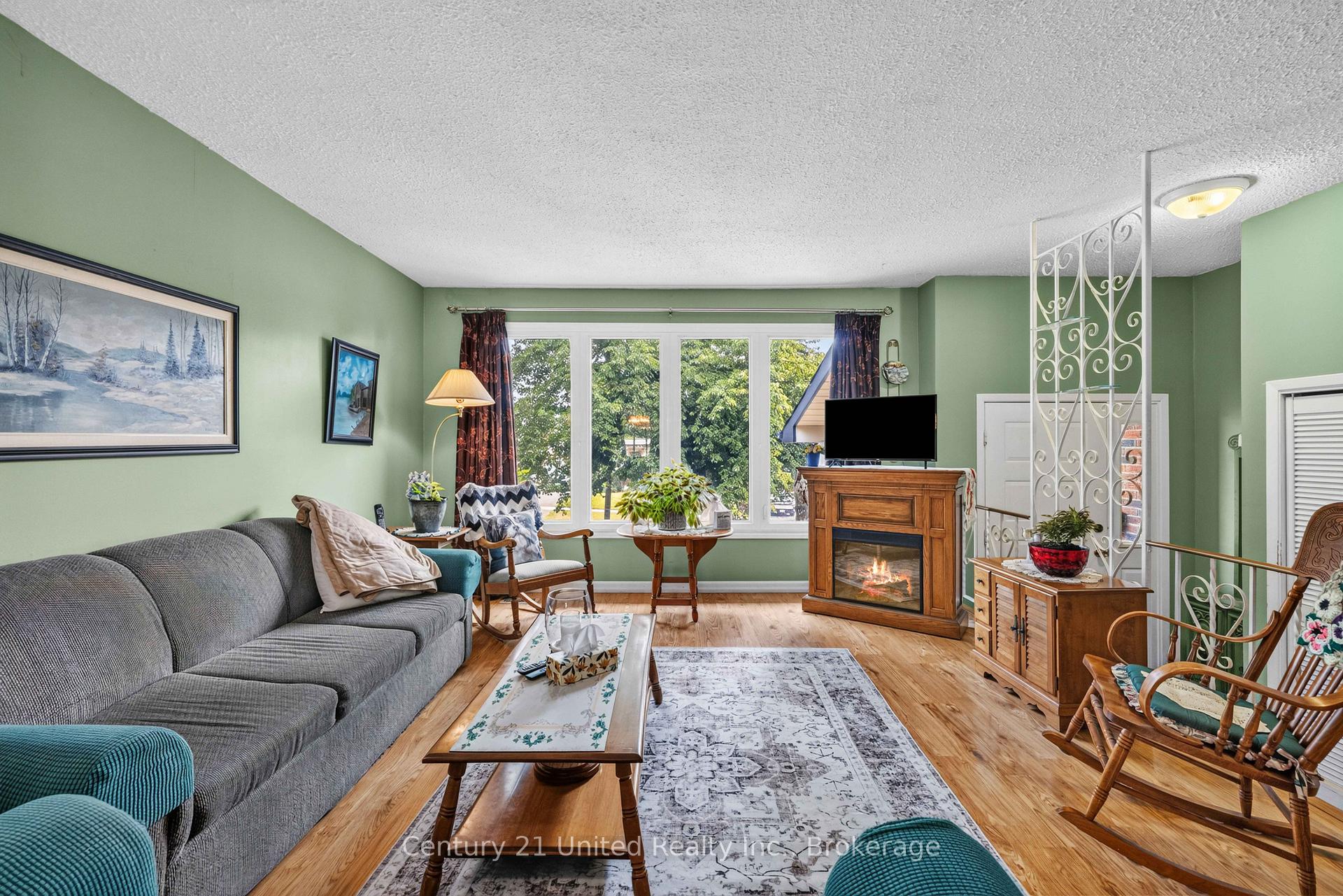 Photo 5 of 941 Golfview Road, Peterborough, Otonabee Ward 1 — HOMEH