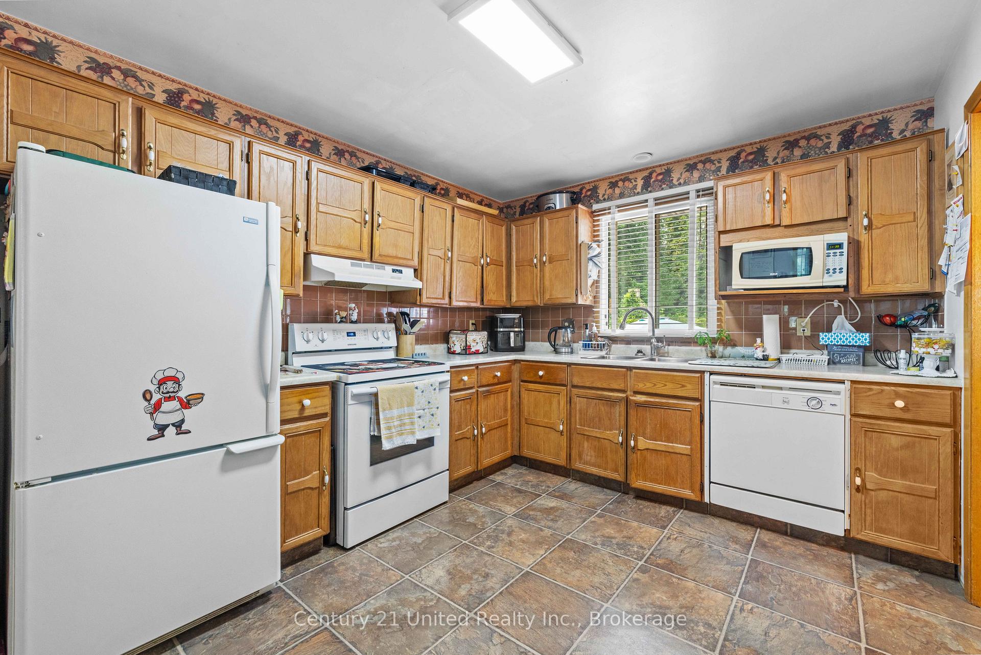 Photo 7 of 941 Golfview Road, Peterborough, Otonabee Ward 1 — HOMEH