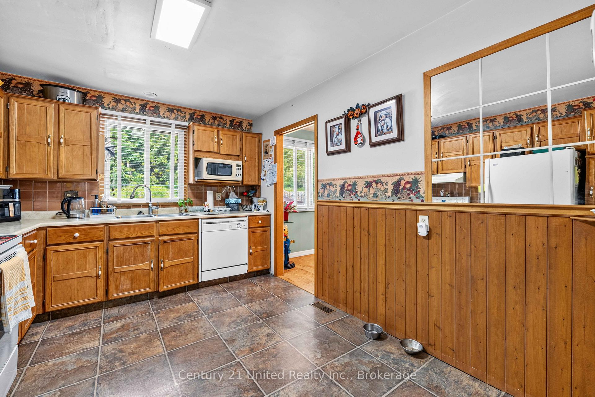 Photo 9 of 941 Golfview Road, Peterborough, Otonabee Ward 1 — HOMEH