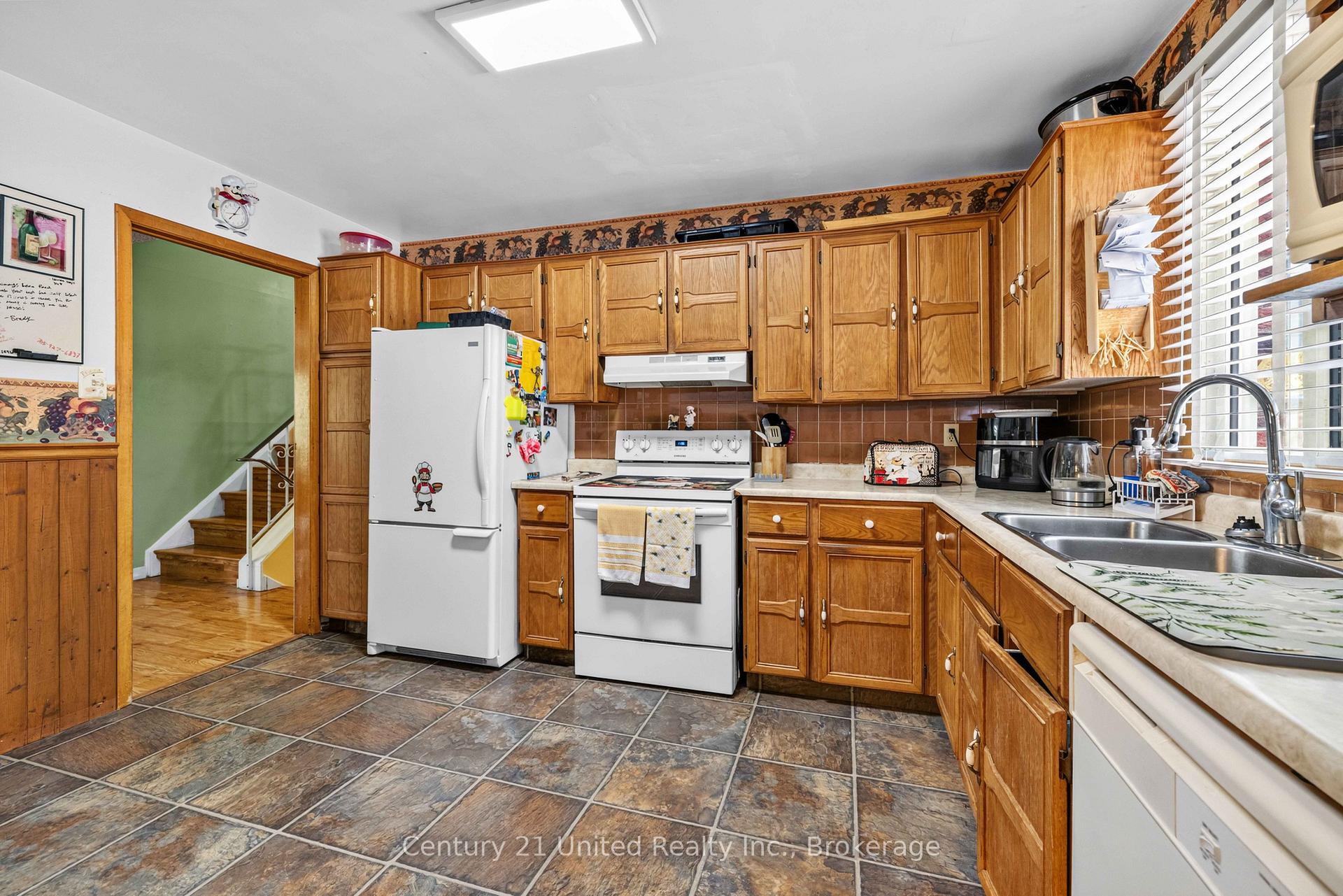 Photo 10 of 941 Golfview Road, Peterborough, Otonabee Ward 1 — HOMEH