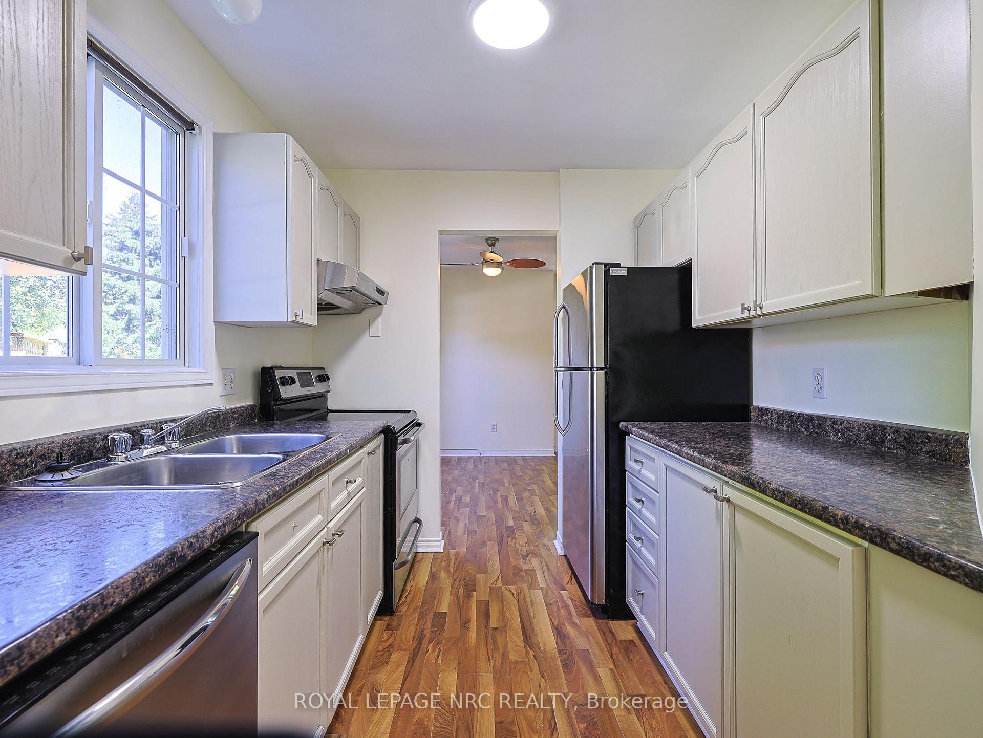 Photo 10 of 11 Willver Drive, St. Catharines, Port Weller — HOMEH