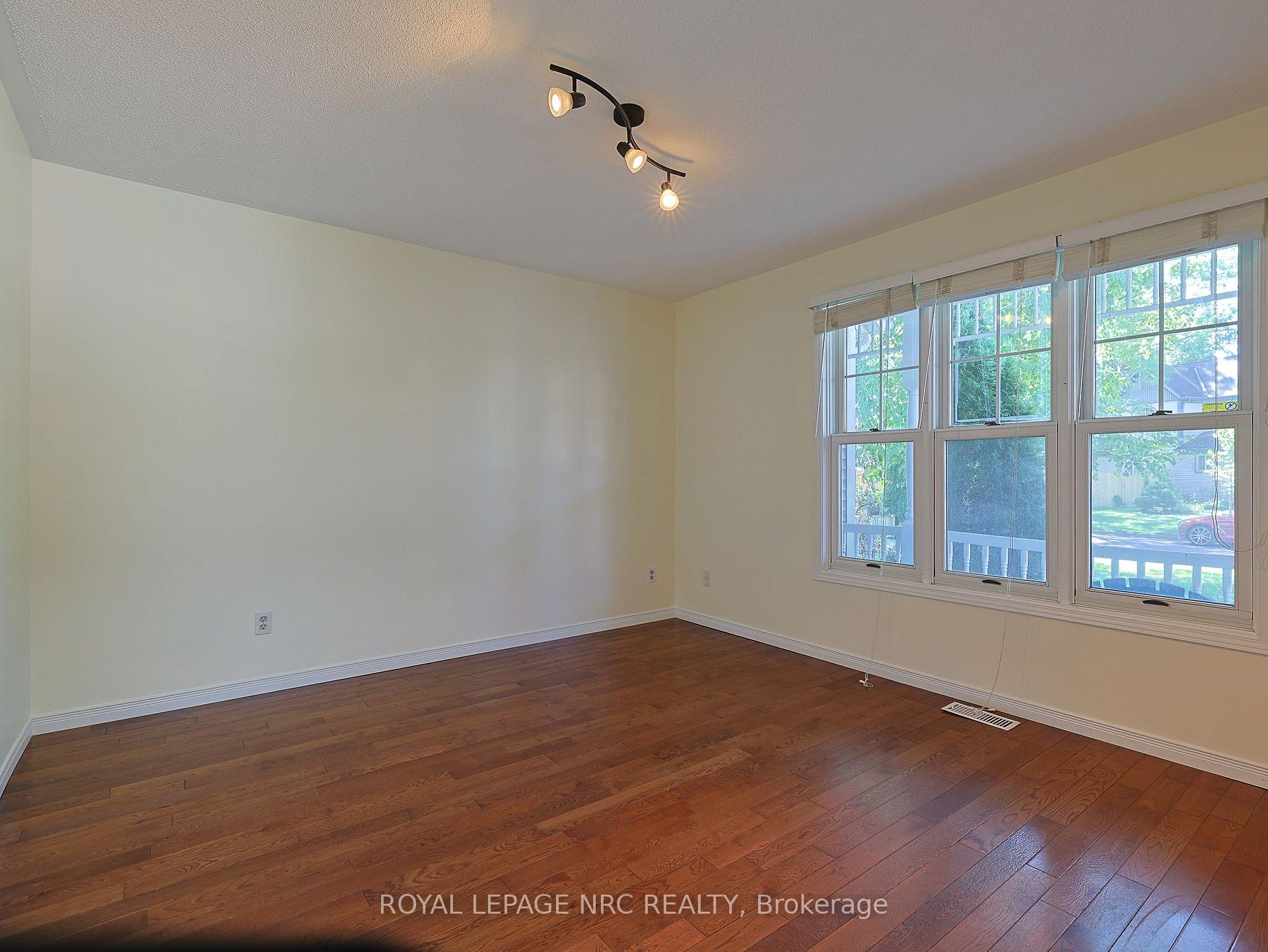 Photo 12 of 11 Willver Drive, St. Catharines, Port Weller — HOMEH