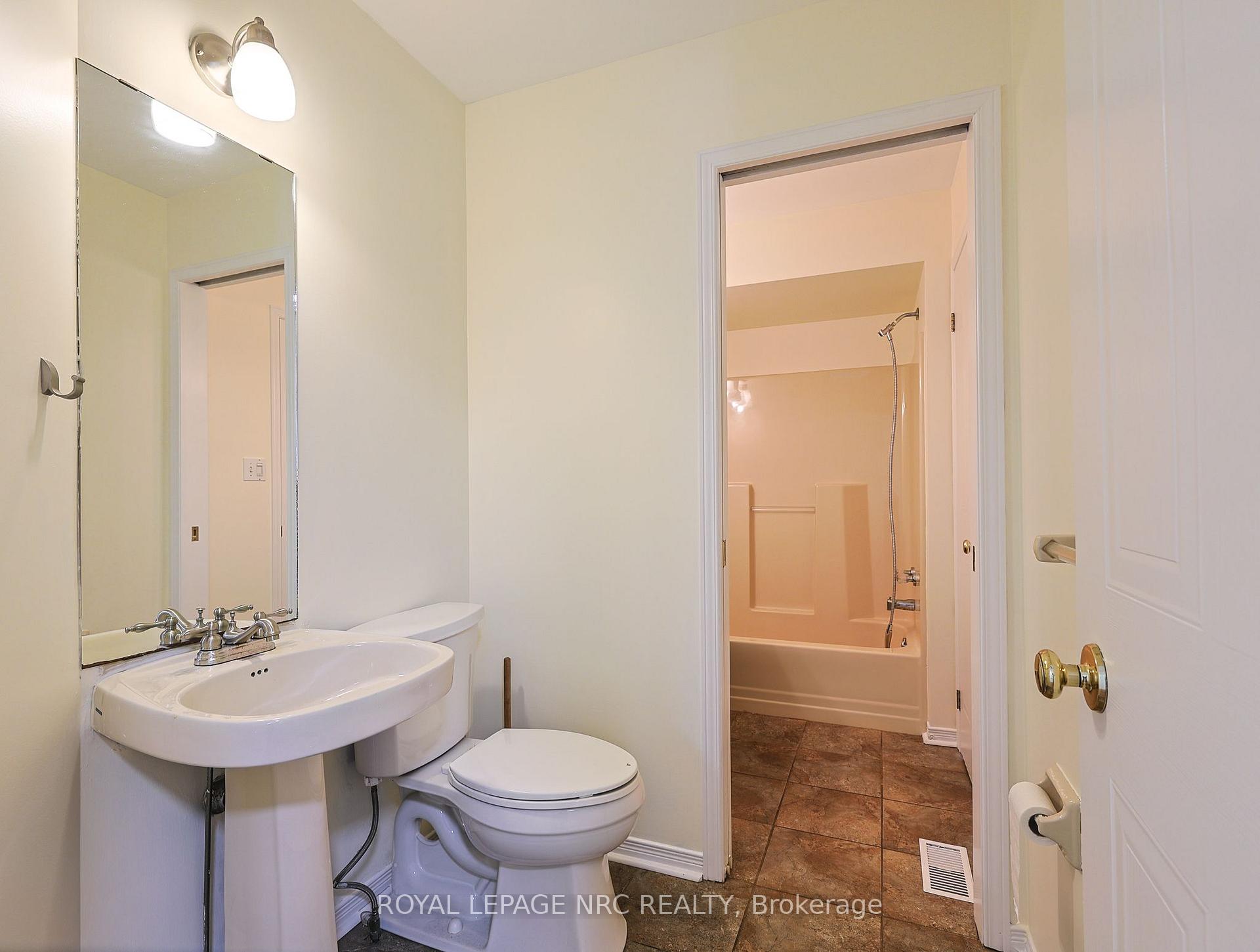 Photo 13 of 11 Willver Drive, St. Catharines, Port Weller — HOMEH