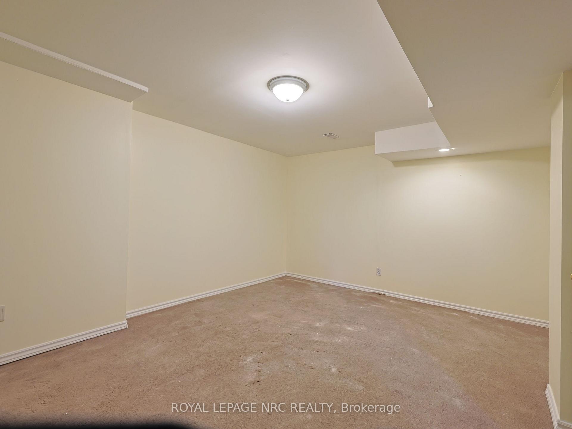 Photo 21 of 11 Willver Drive, St. Catharines, Port Weller — HOMEH