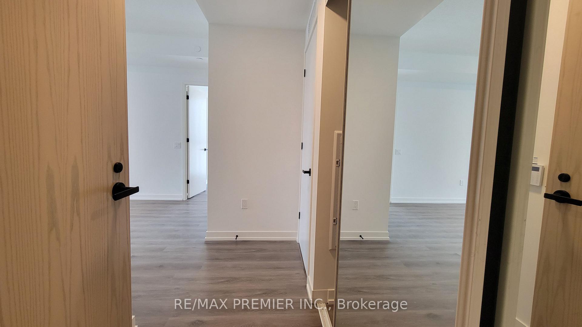 Photo 4 of Unit 1012, 28 Interchange Way, Vaughan, Vaughan Corporate Centre — HOMEH