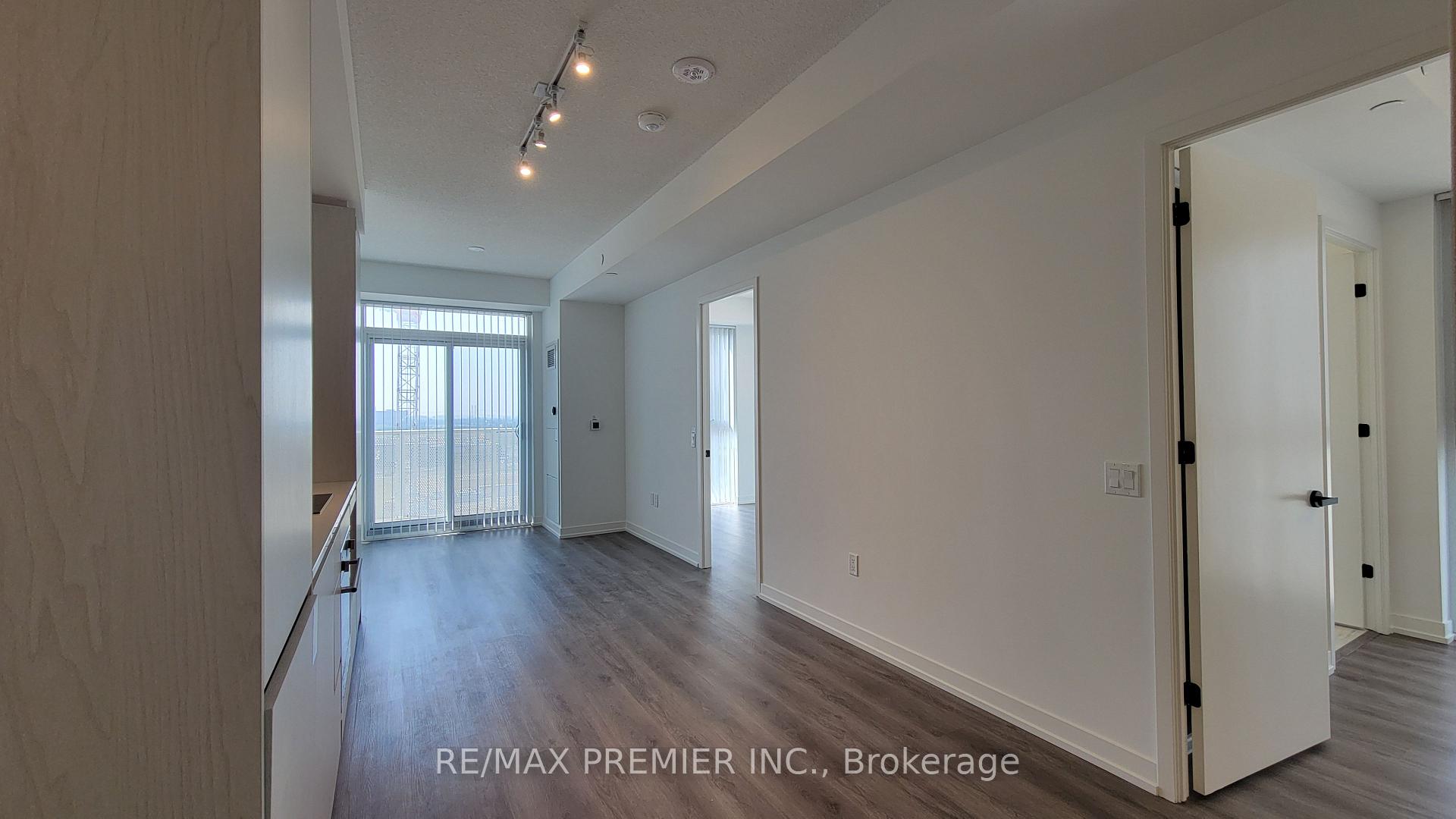 Photo 6 of Unit 1012, 28 Interchange Way, Vaughan, Vaughan Corporate Centre — HOMEH
