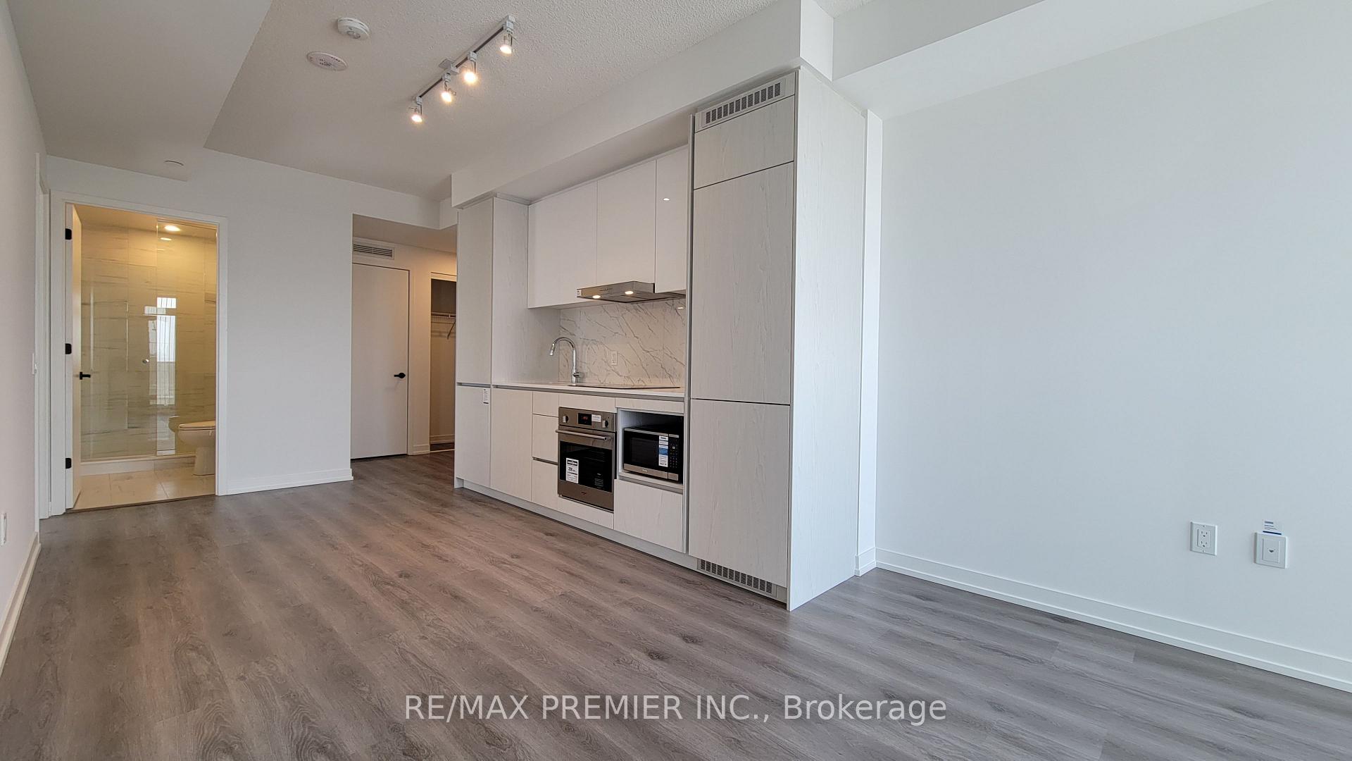 Photo 9 of Unit 1012, 28 Interchange Way, Vaughan, Vaughan Corporate Centre — HOMEH