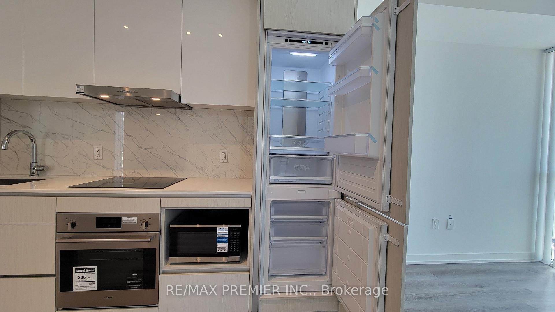Photo 12 of Unit 1012, 28 Interchange Way, Vaughan, Vaughan Corporate Centre — HOMEH