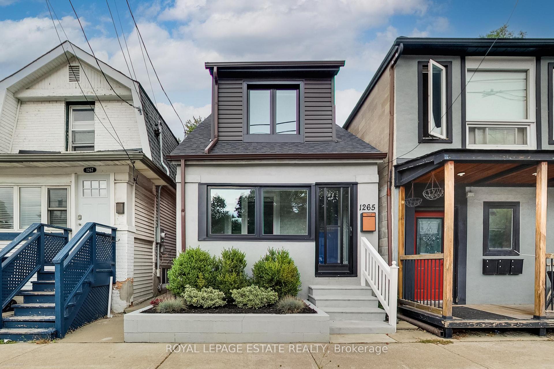 Photo of 1265 Woodbine Avenue