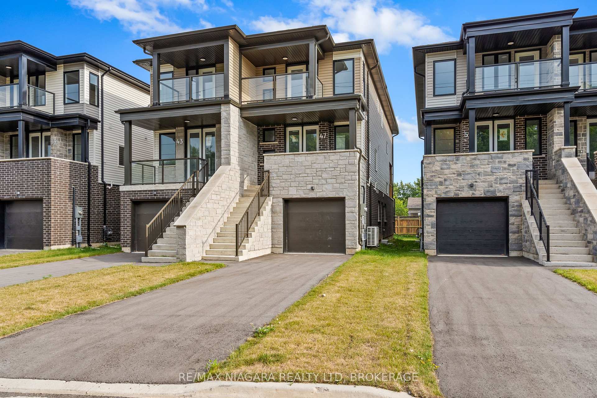 Photo 2 of 47 Superior Street, Welland, Dain City — HOMEH