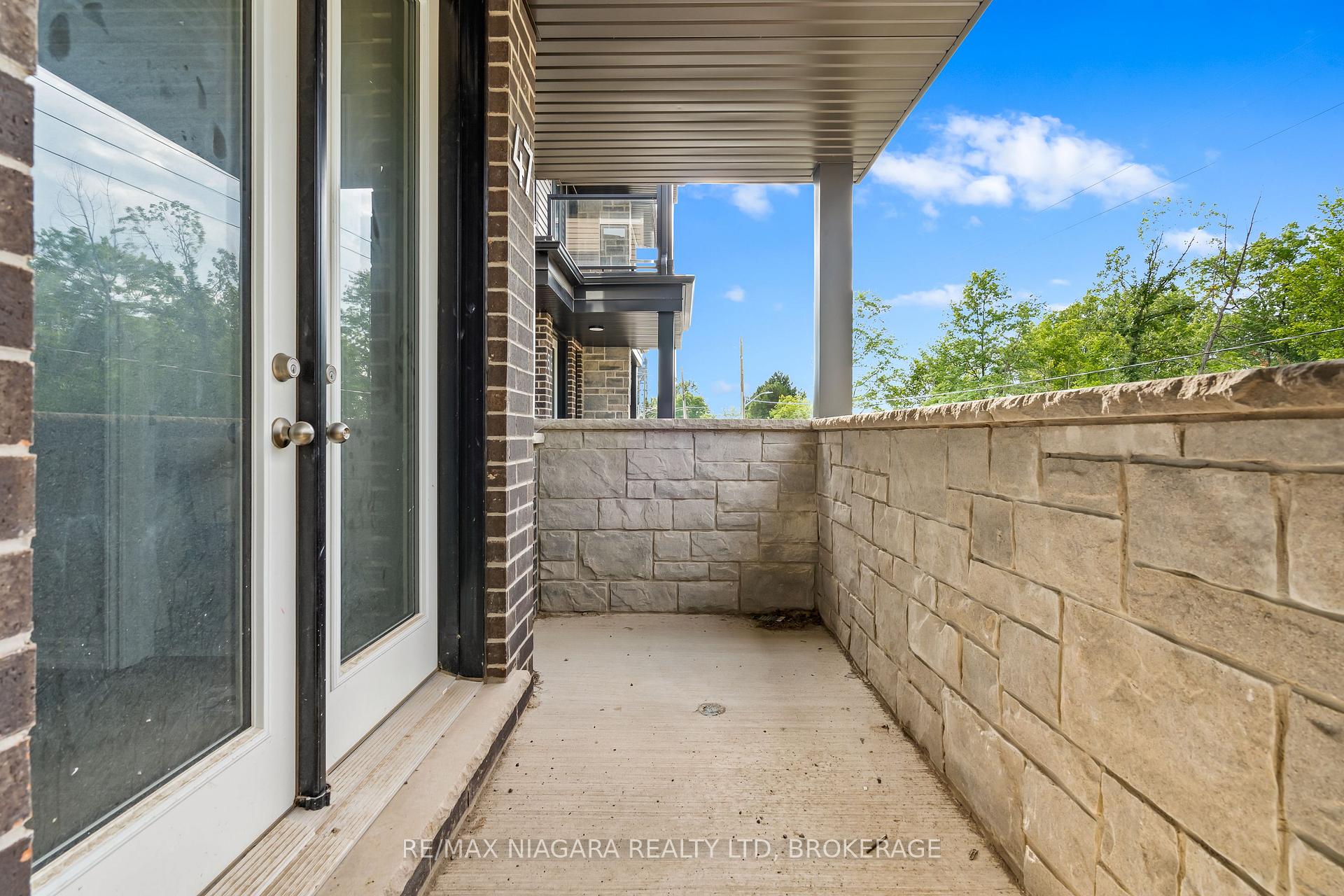 Photo 5 of 47 Superior Street, Welland, Dain City — HOMEH