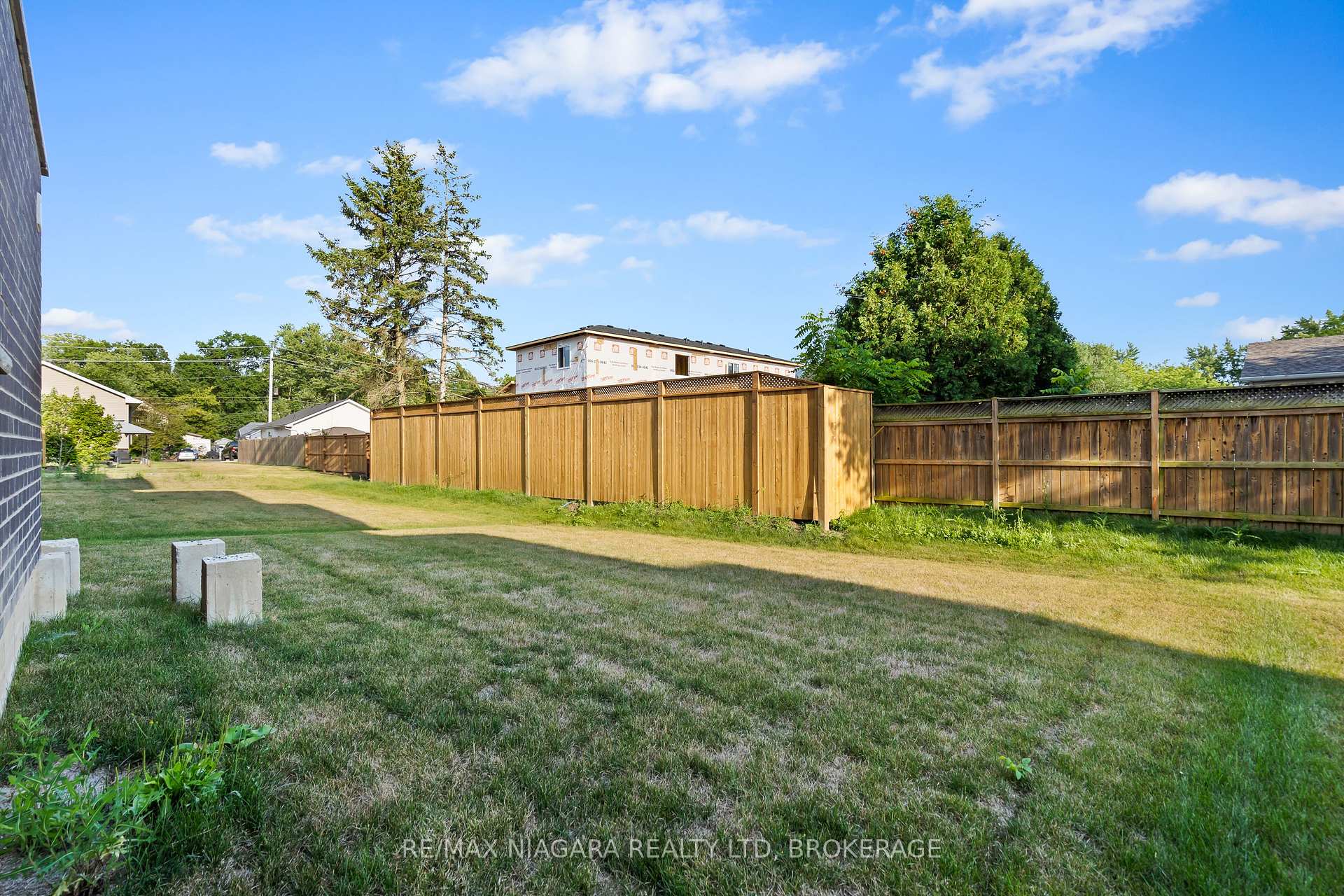 Photo 25 of 47 Superior Street, Welland, Dain City — HOMEH