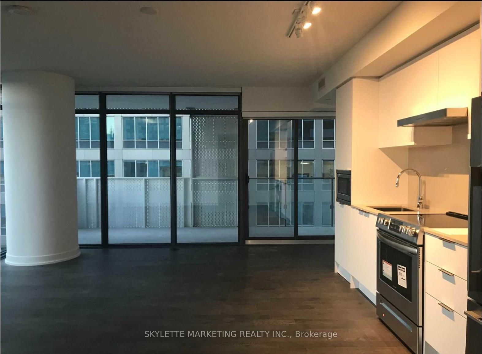 Photo 4 of Unit 803, 25 Richmond Street E, Toronto, Church-Yonge Corridor — HOMEH