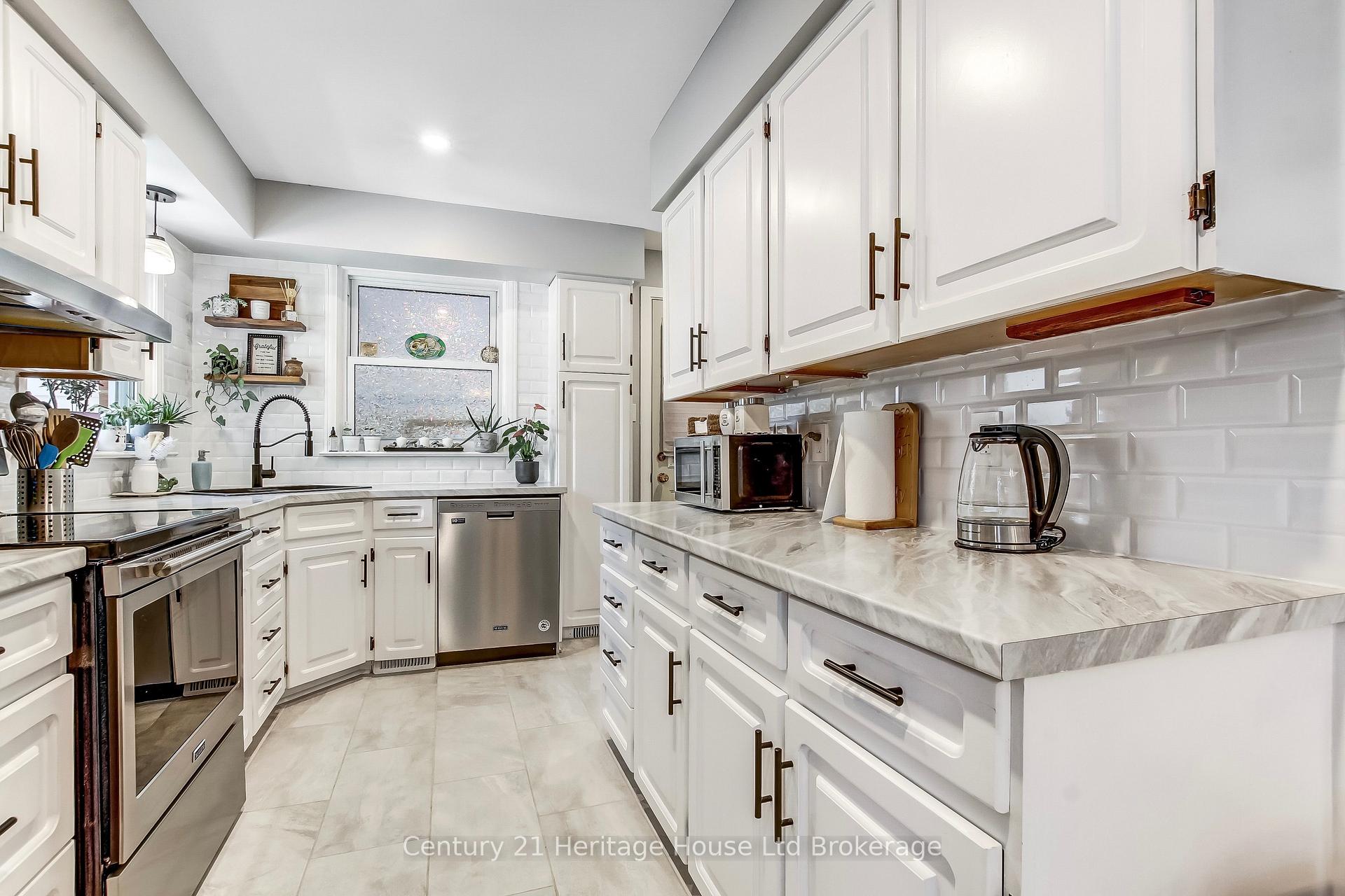 Photo 10 of 219 Brock Street, Zorra, Thamesford — HOMEH