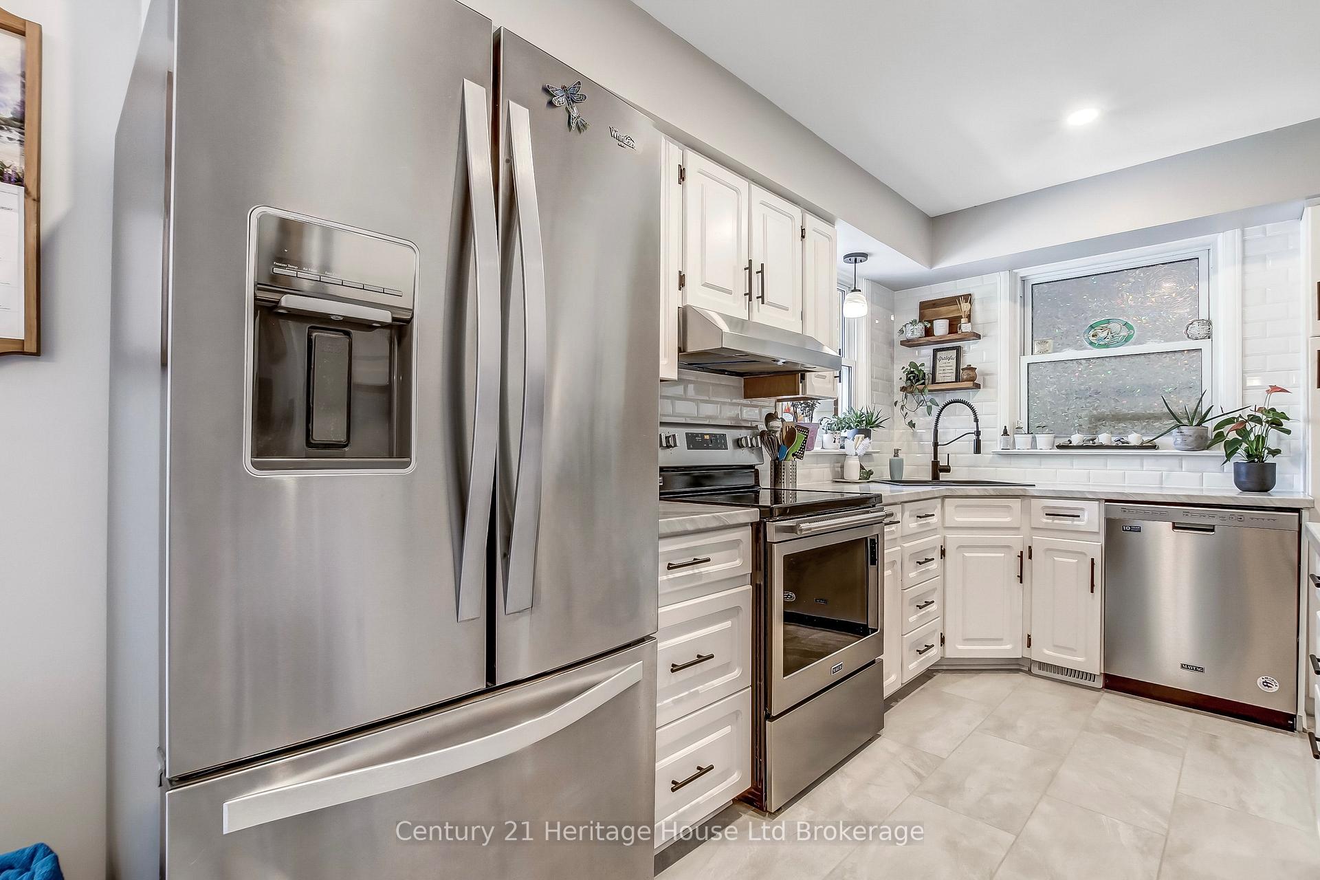 Photo 11 of 219 Brock Street, Zorra, Thamesford — HOMEH