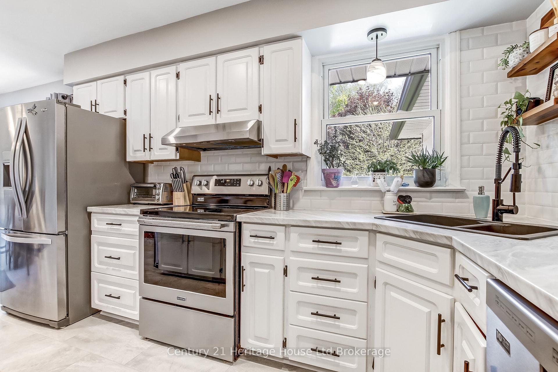 Photo 12 of 219 Brock Street, Zorra, Thamesford — HOMEH