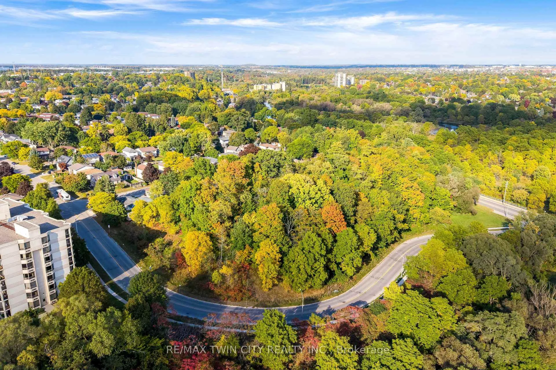 Photo 4 of 683 Preston Parkway, Cambridge, Clemens Mills/Saginaw — HOMEH