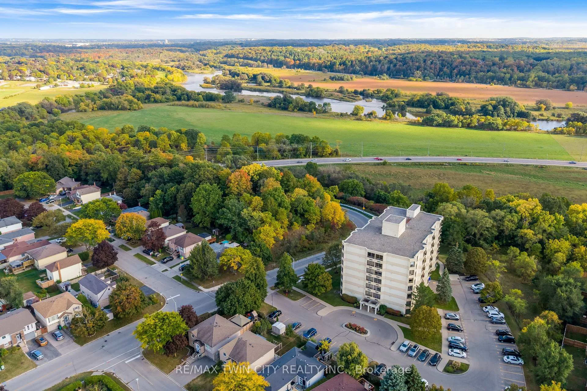 Photo 10 of 683 Preston Parkway, Cambridge, Clemens Mills/Saginaw — HOMEH
