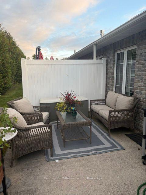 Photo 4 of 49 Clover Crescent, Wasaga Beach — HOMEH