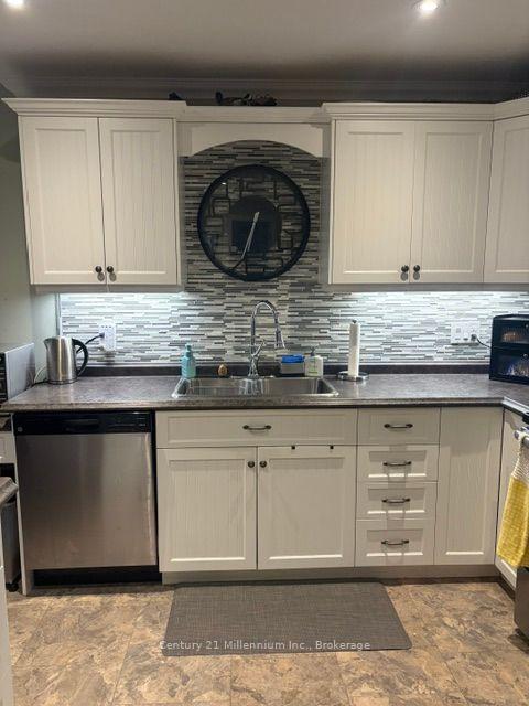 Photo 5 of 49 Clover Crescent, Wasaga Beach — HOMEH