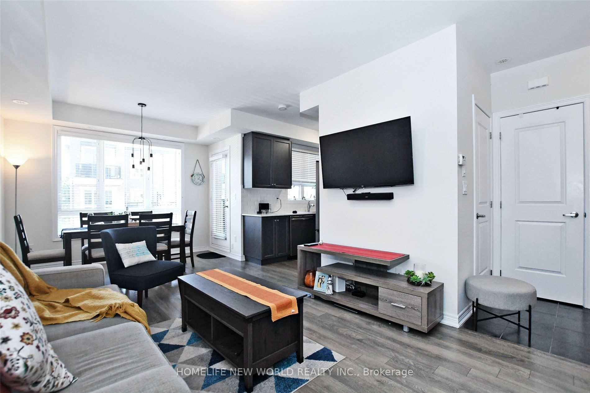 Photo 3 of Unit 15, 105 Kayla Crescent, Vaughan, Maple — HOMEH