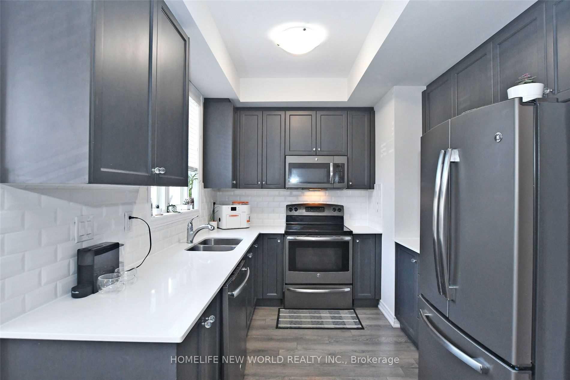 Photo 4 of Unit 15, 105 Kayla Crescent, Vaughan, Maple — HOMEH
