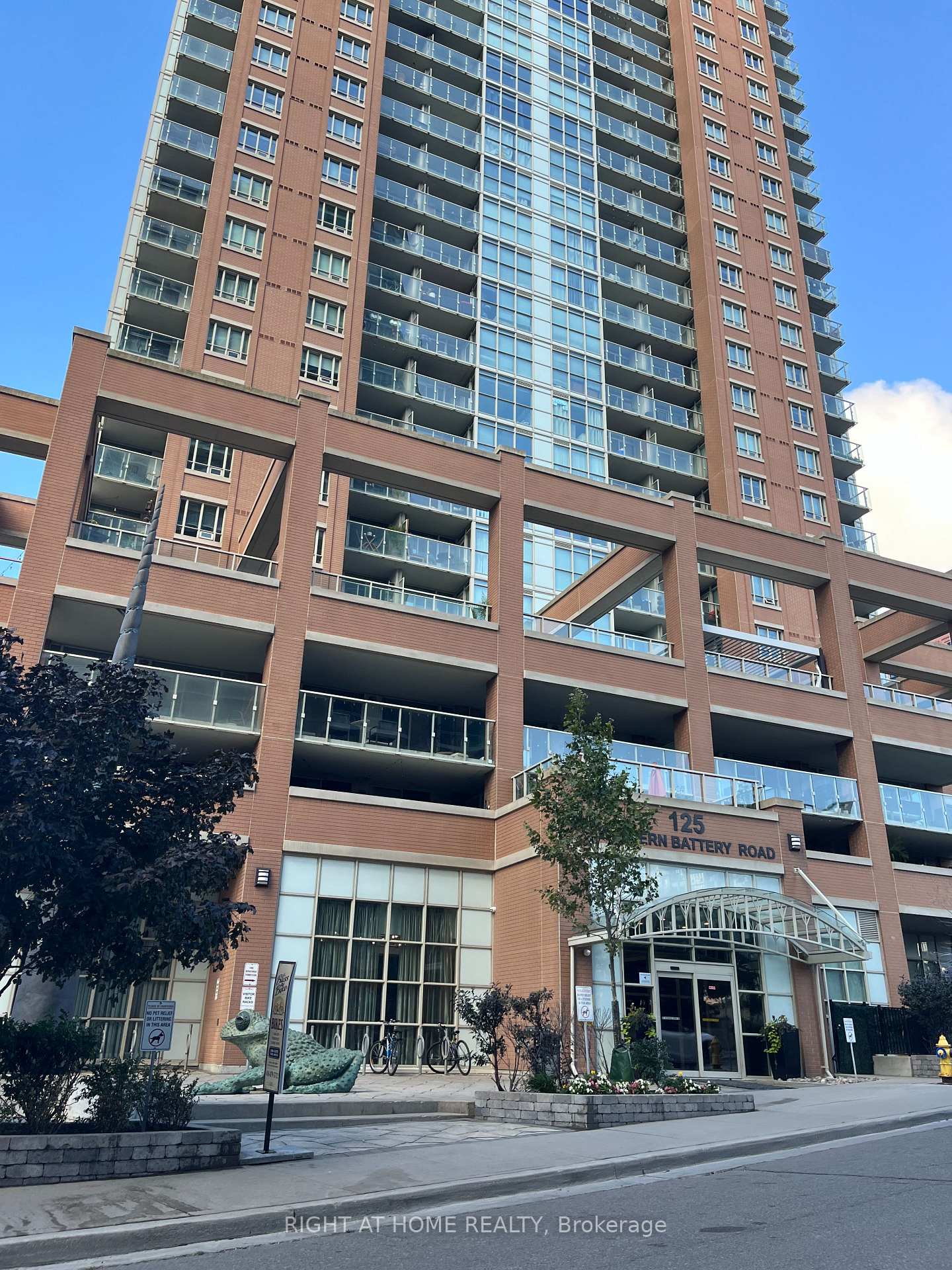 Photo of Unit 2003, 125 Western Battery Road