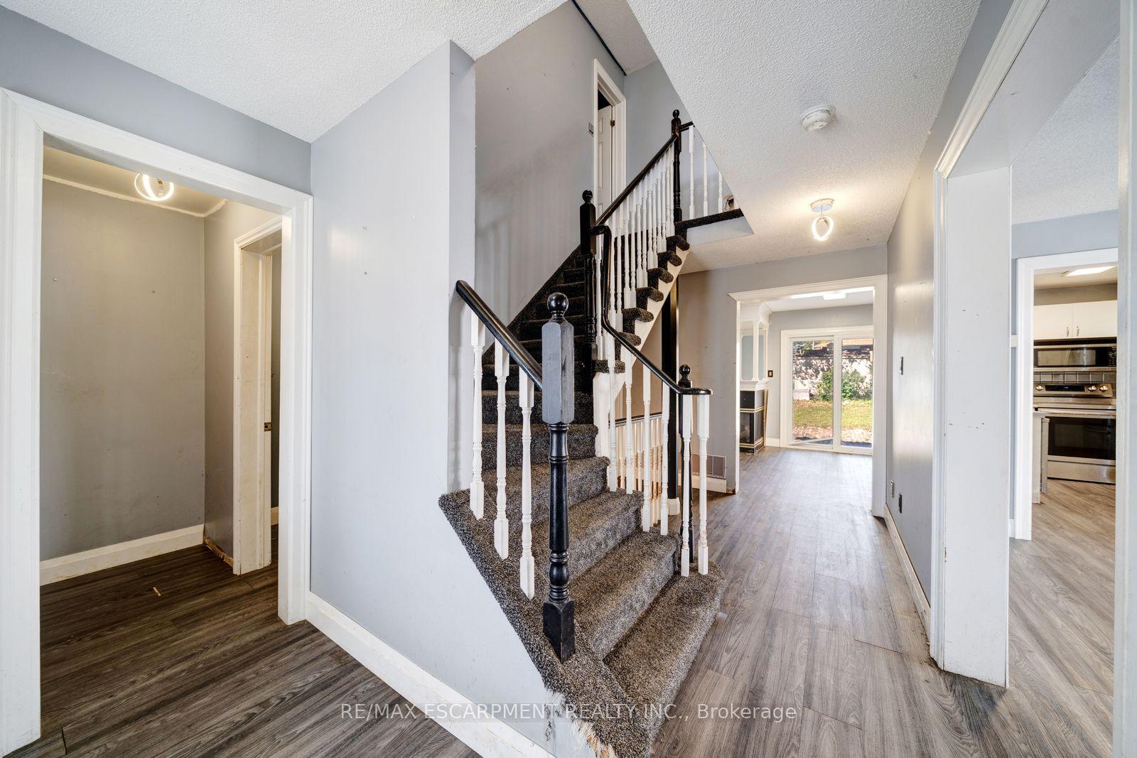 Photo 7 of 1944 Applewood Avenue, Innisfil, Alcona — HOMEH